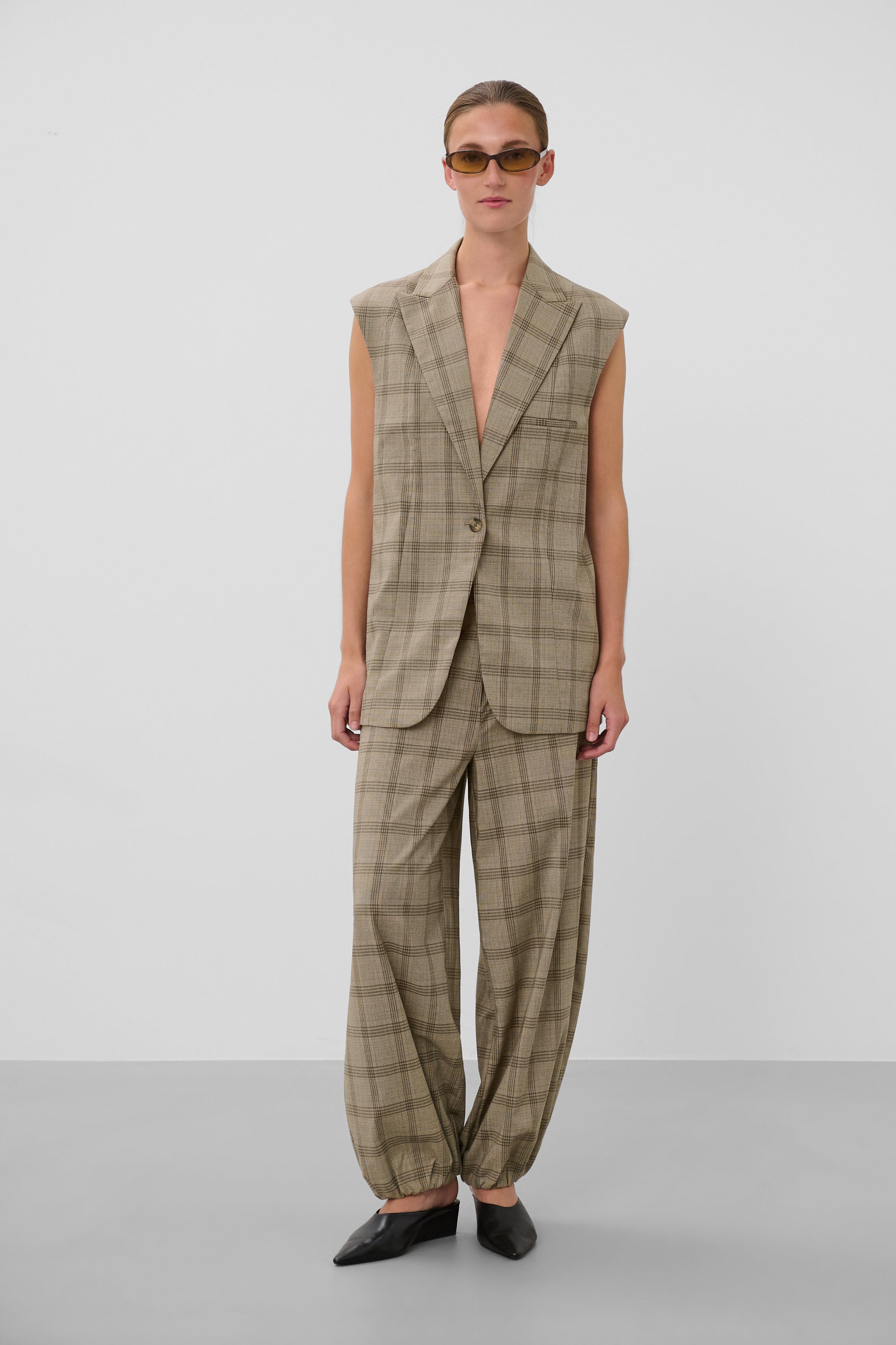 SLRanja Vest LOOKBOOK FRONT 30409659-305430