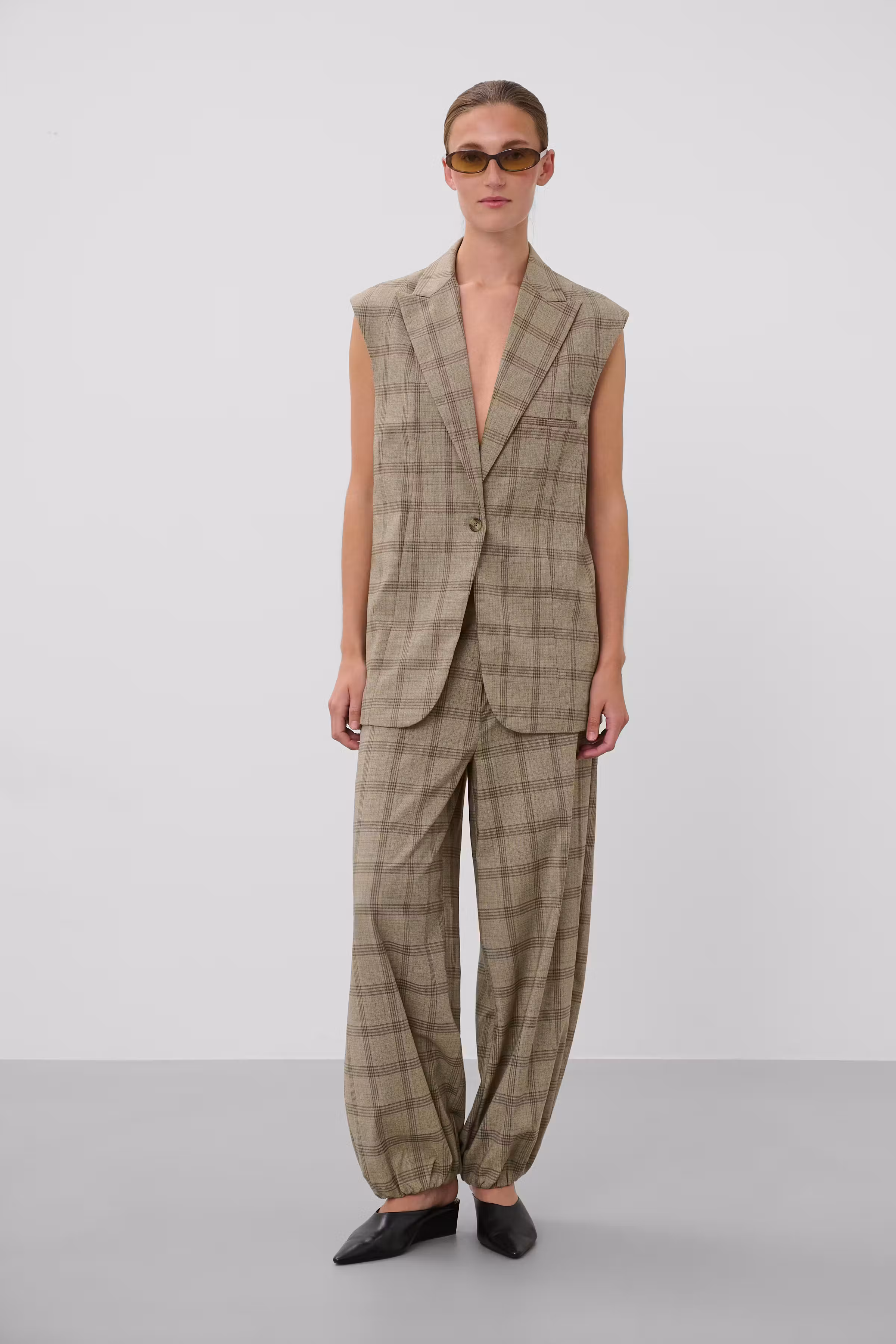SLRanja Vest LOOKBOOK FRONT 30409659-305430