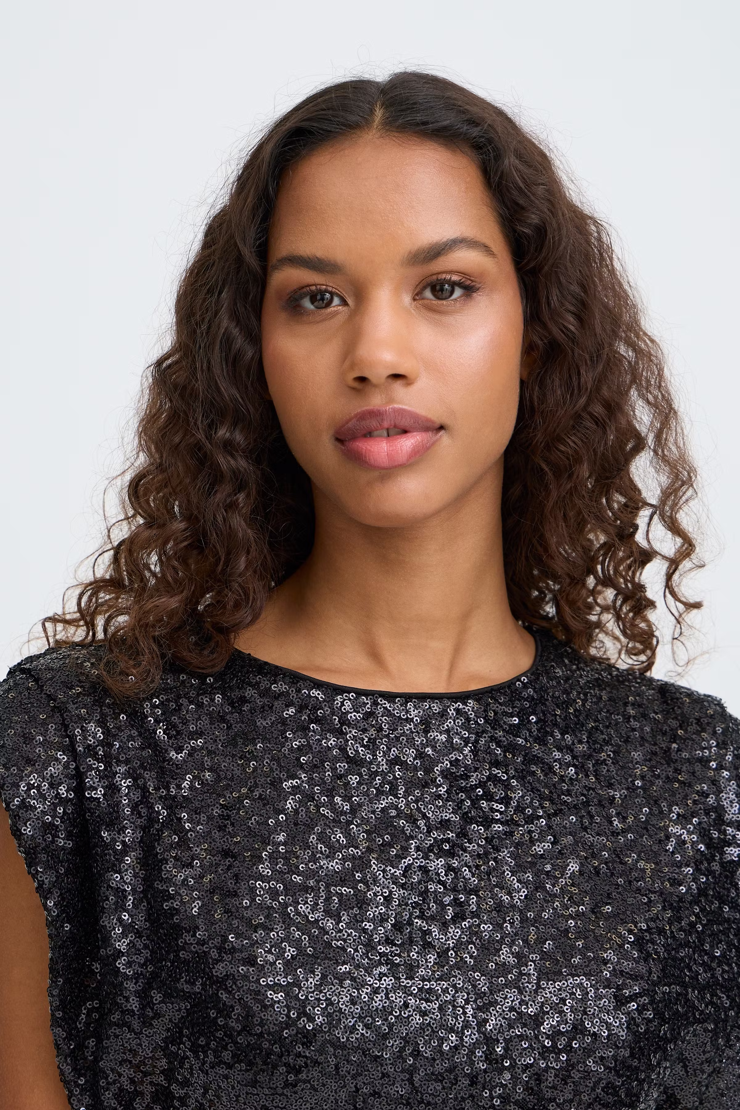 IHFAUCA Kjole LOOKBOOK DETAIL 20124845-194008