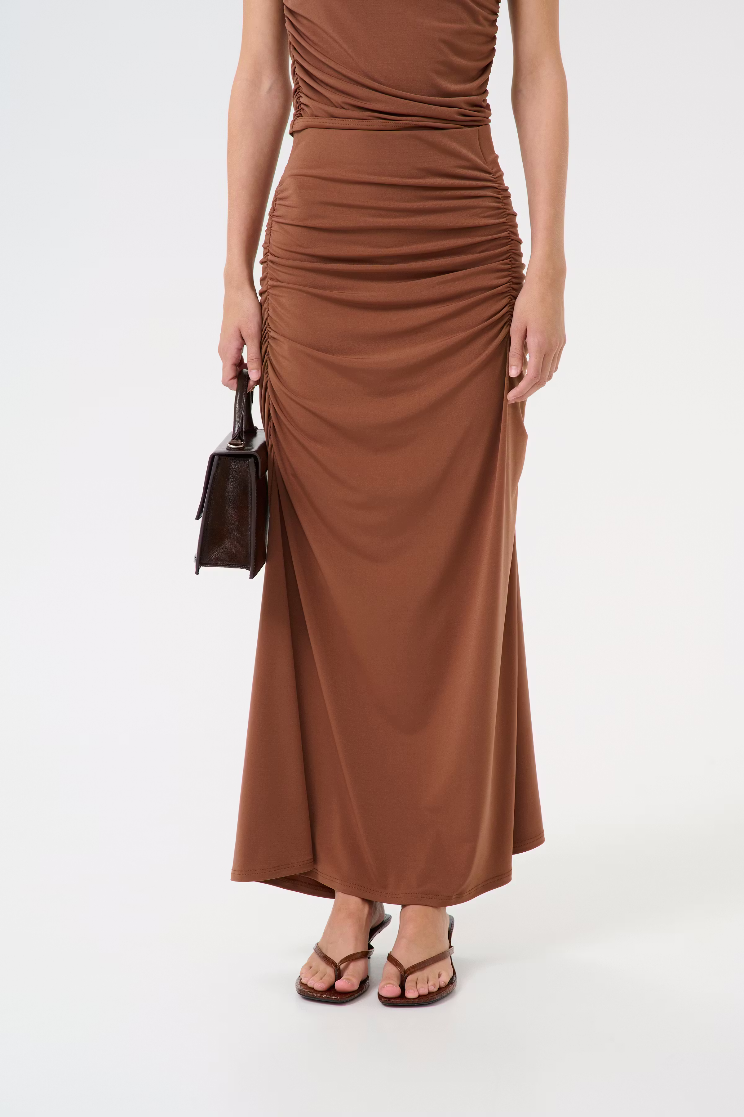 GZmaily Skirt LOOKBOOK FRONT 10910314-191227