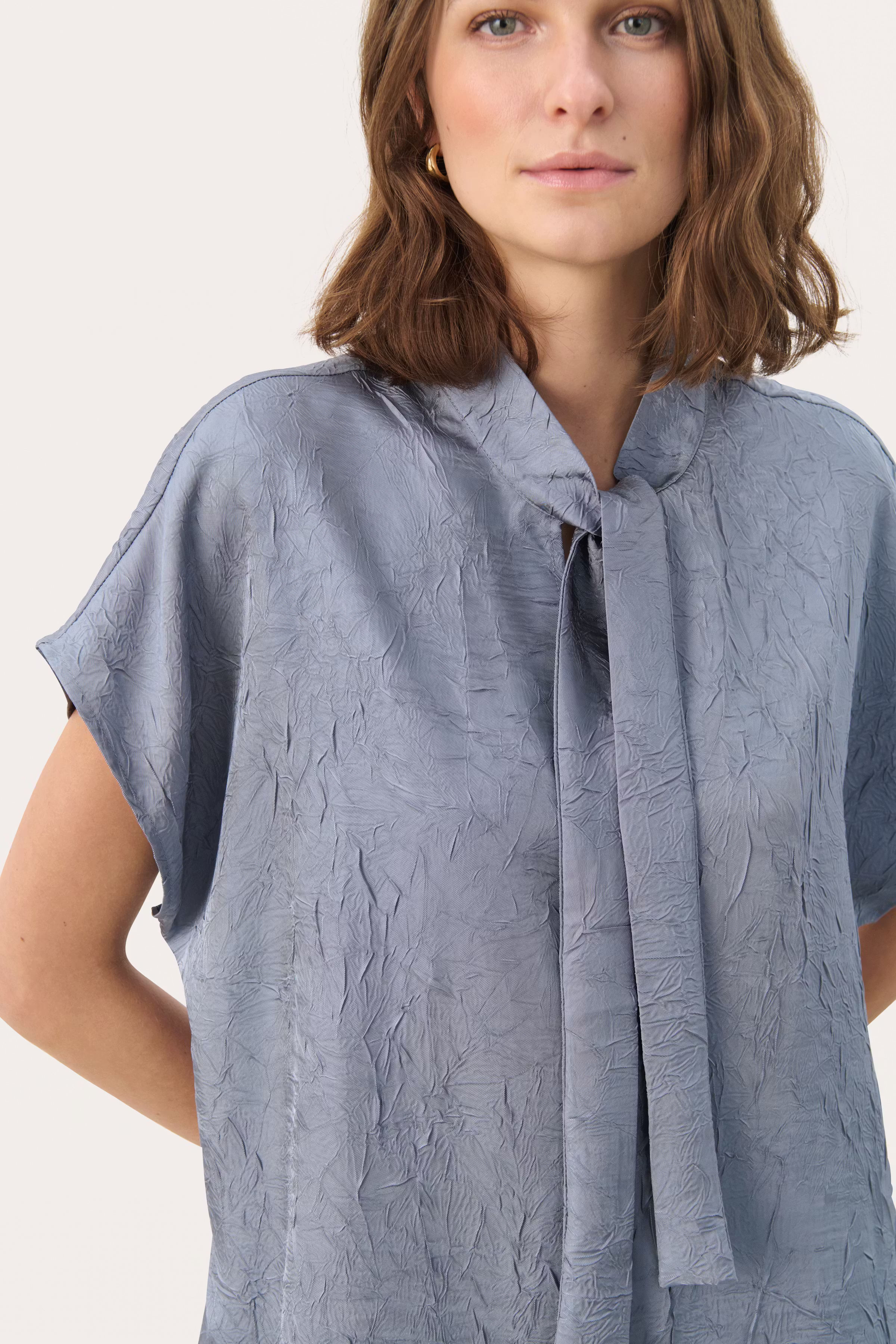 EstefaniaPW Kortermet bluse med sløyfe LOOKBOOK DETAIL 30308490-154307