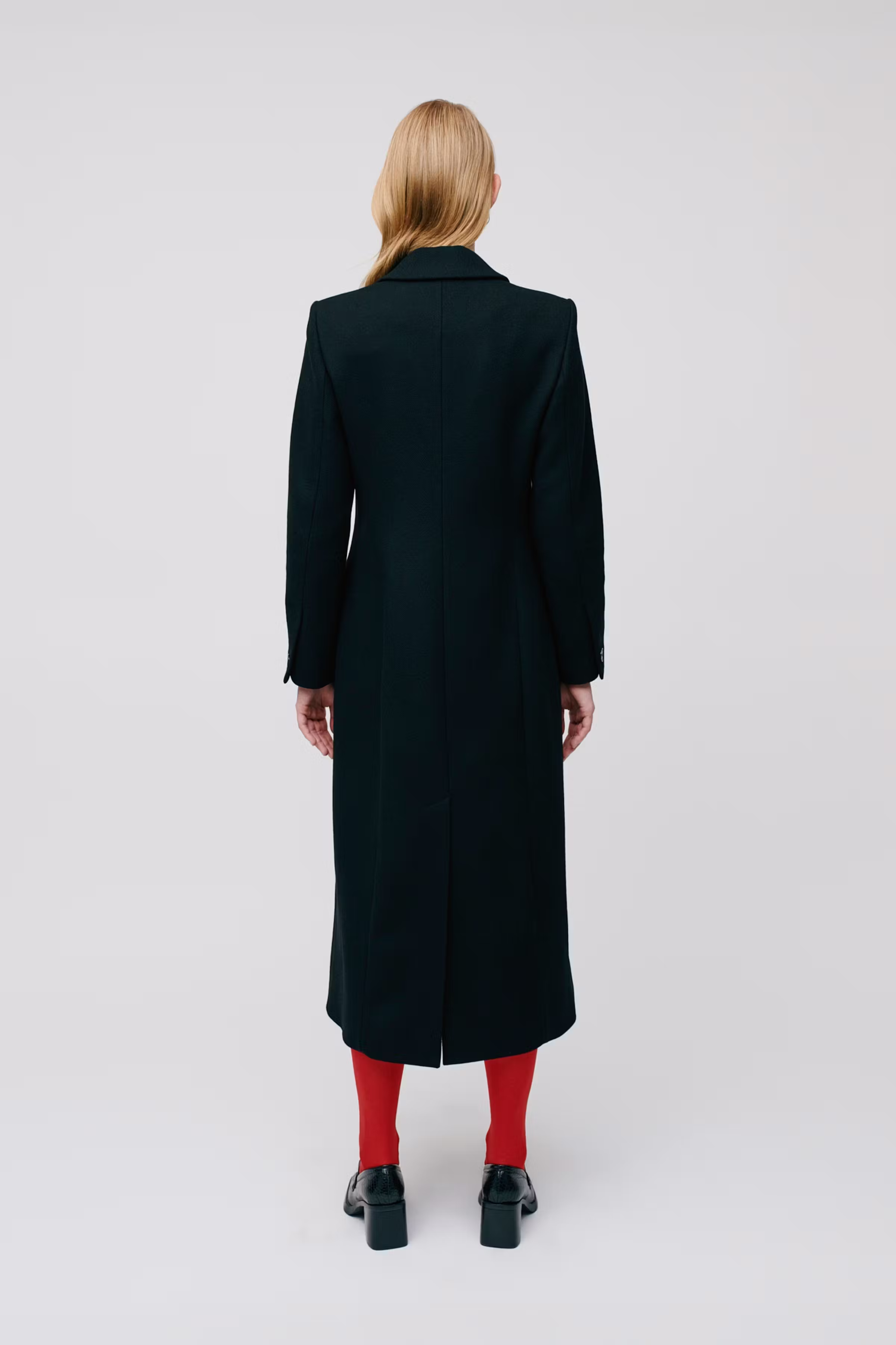 CYNTHIA Mantel LOOKBOOK BACK 30600181-BK999