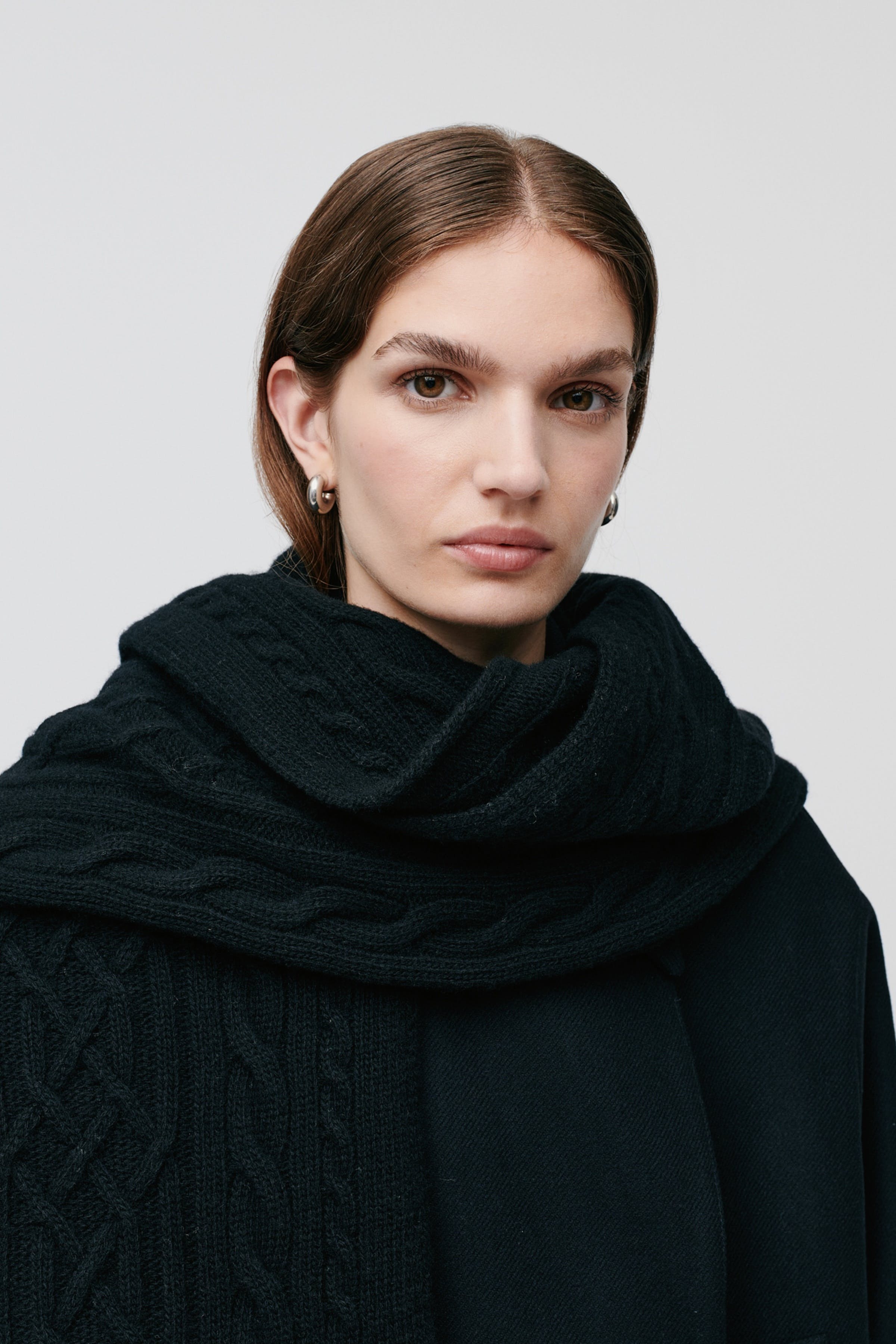 AMELIA Scarf LOOKBOOK DETAIL 30600430-BK999