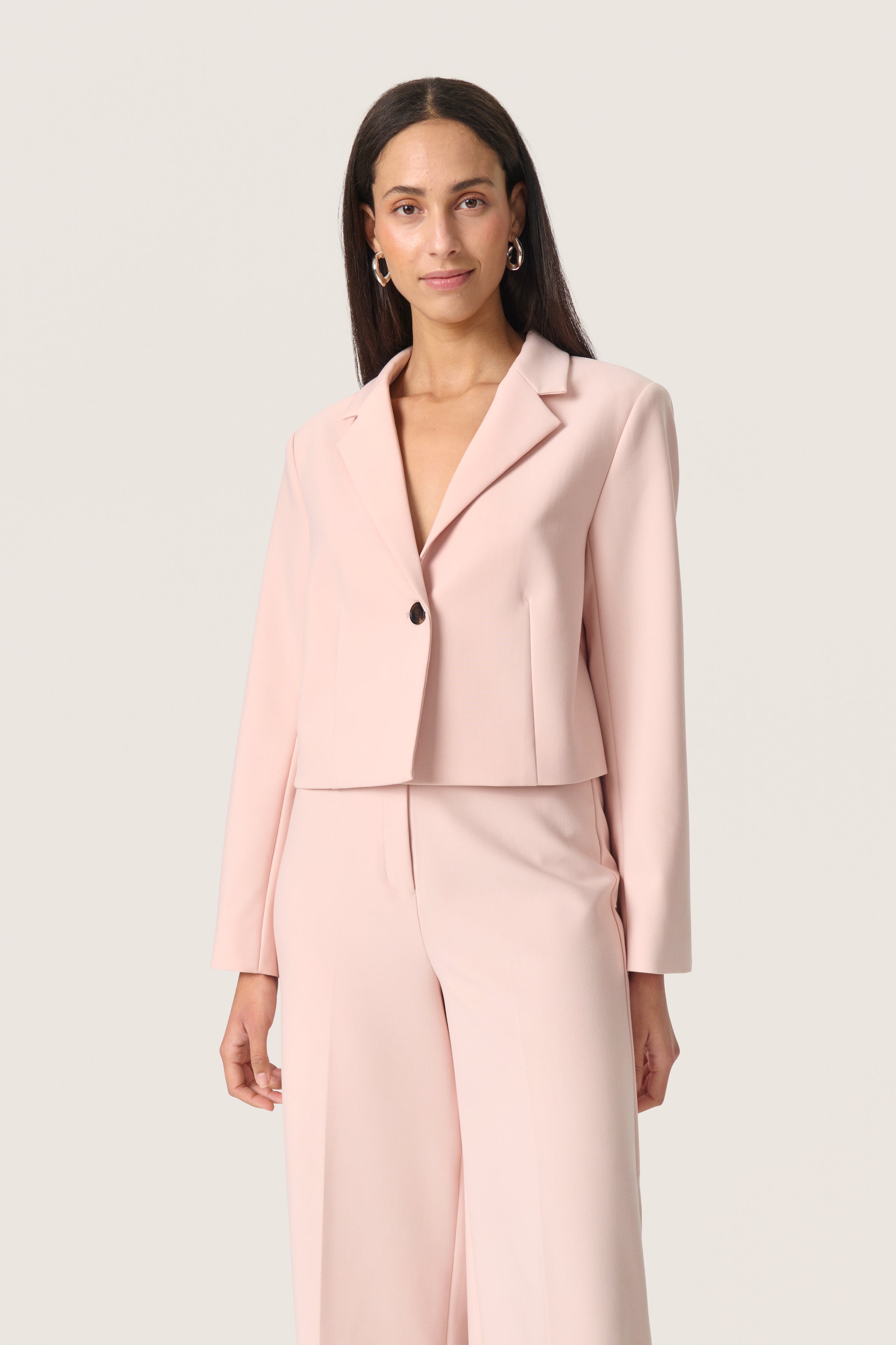 SLCorinne Cropped Blazer LOOKBOOK FRONT 30407631-141309