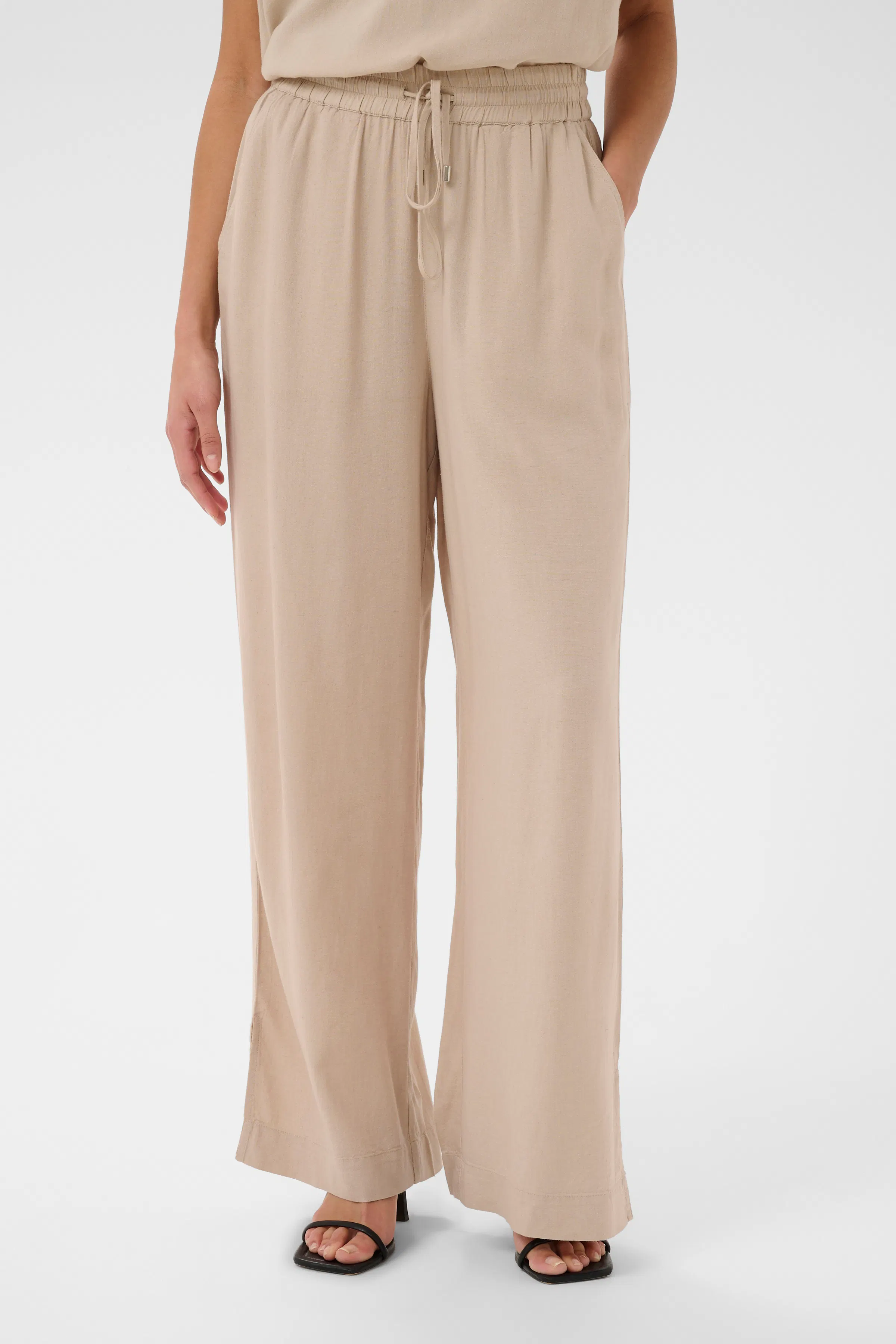 KAsakura Long Pants in black deep colour | KAFFE Clothing