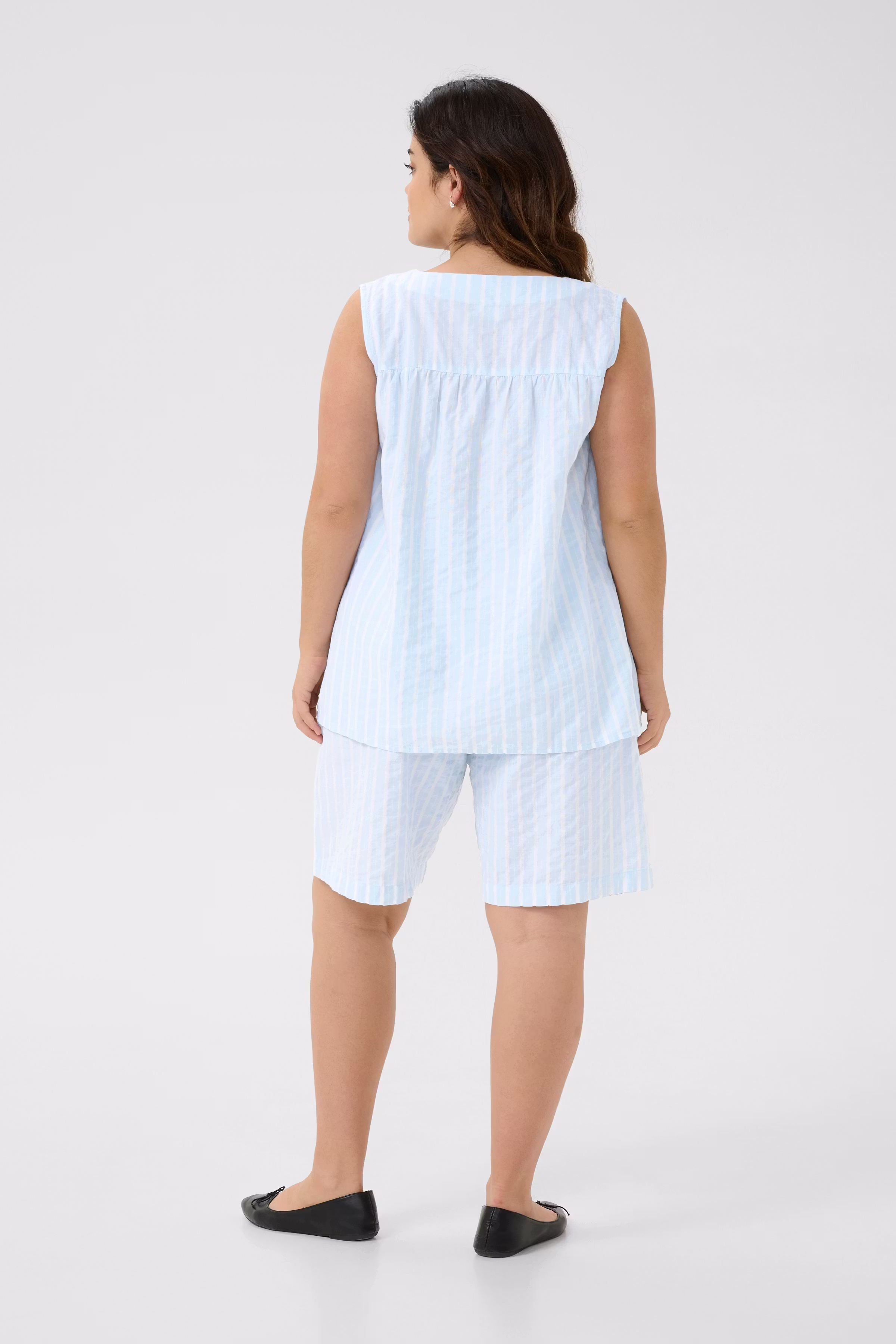 KCsira Blouse LOOKBOOK BACK 10583294-107492