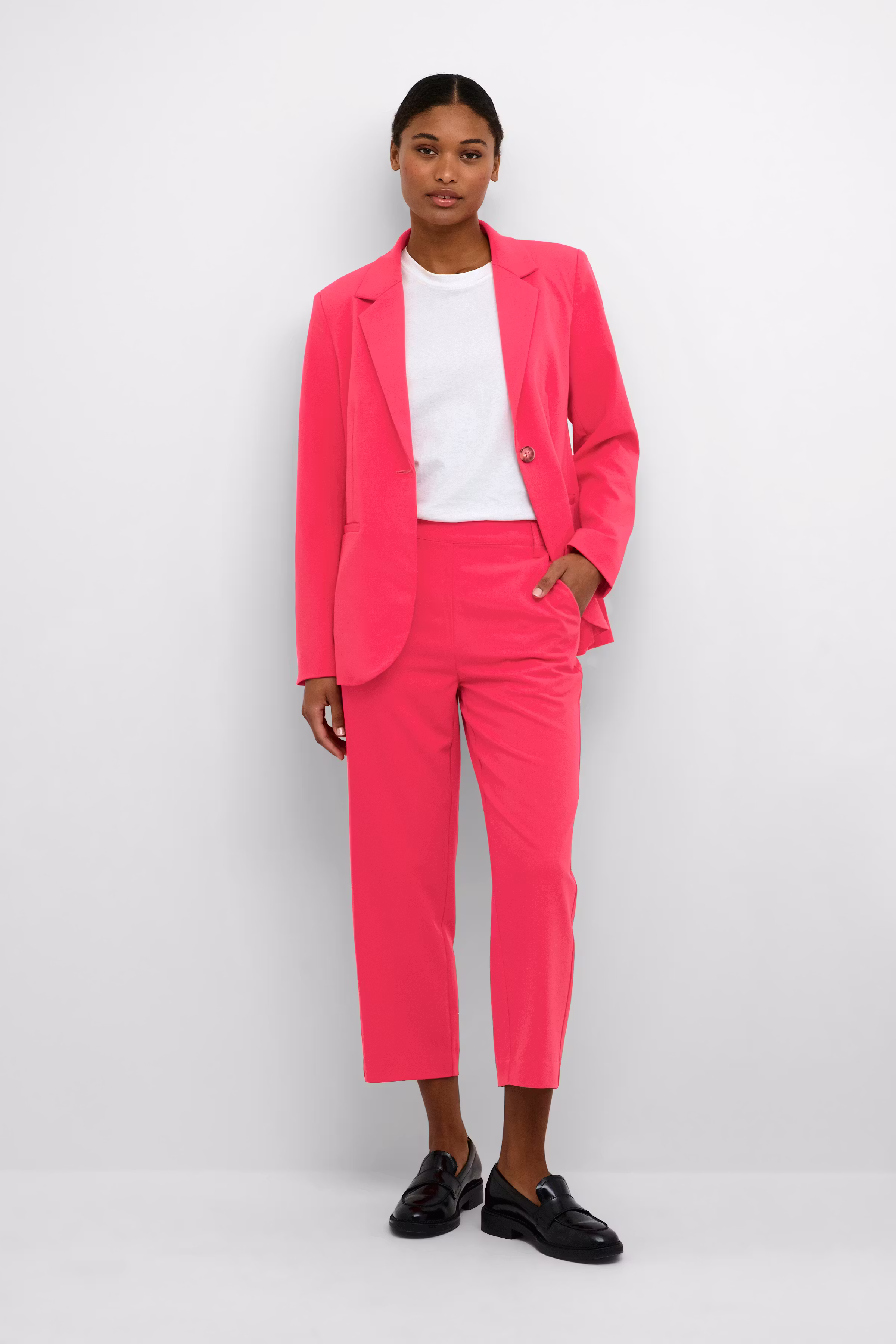 KAsakura Cropped Bukser LOOKBOOK FRONT 10506127-181856