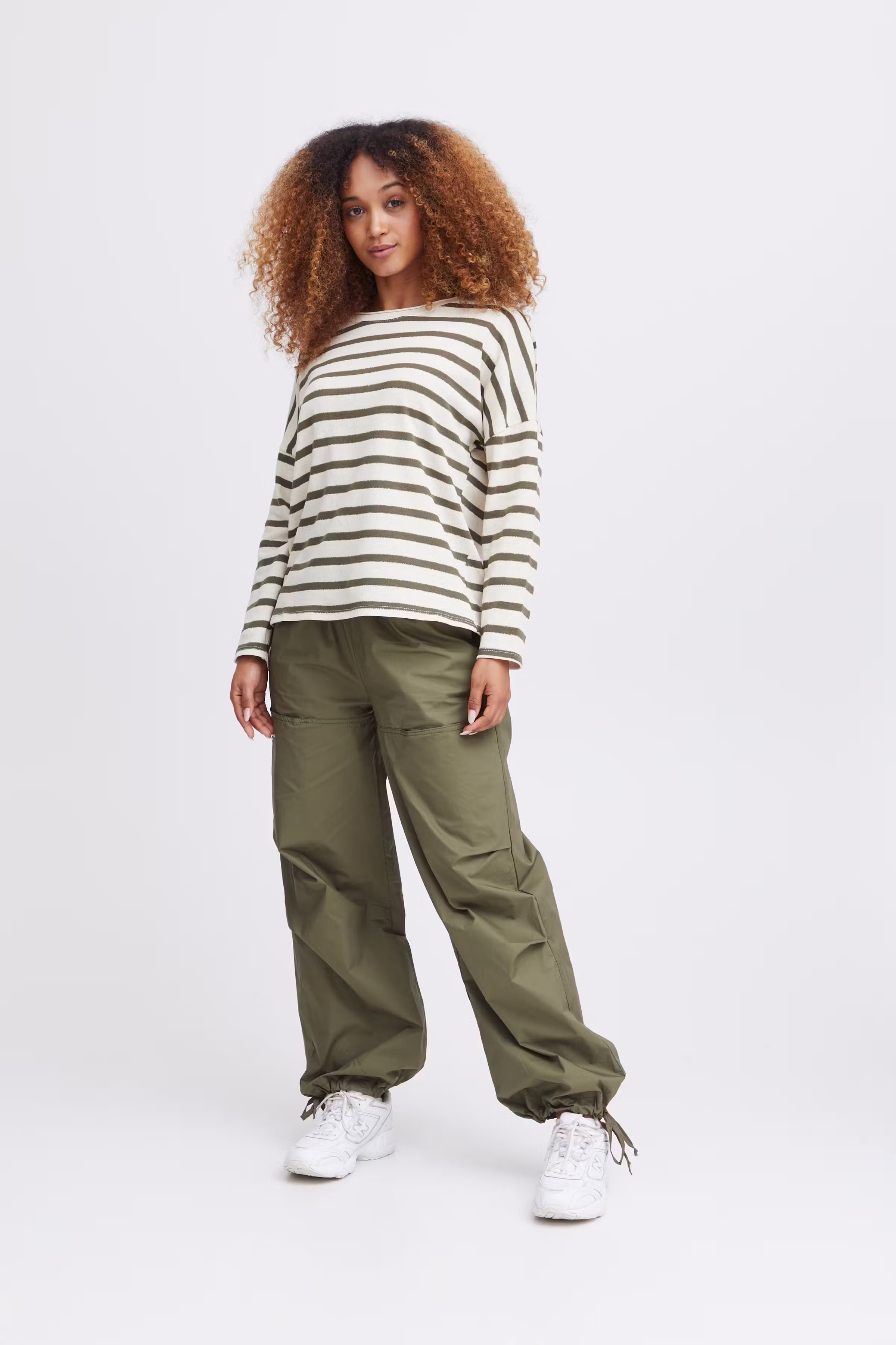 SBFABRINA Hose LOOKBOOK FRONT 22100510-190312