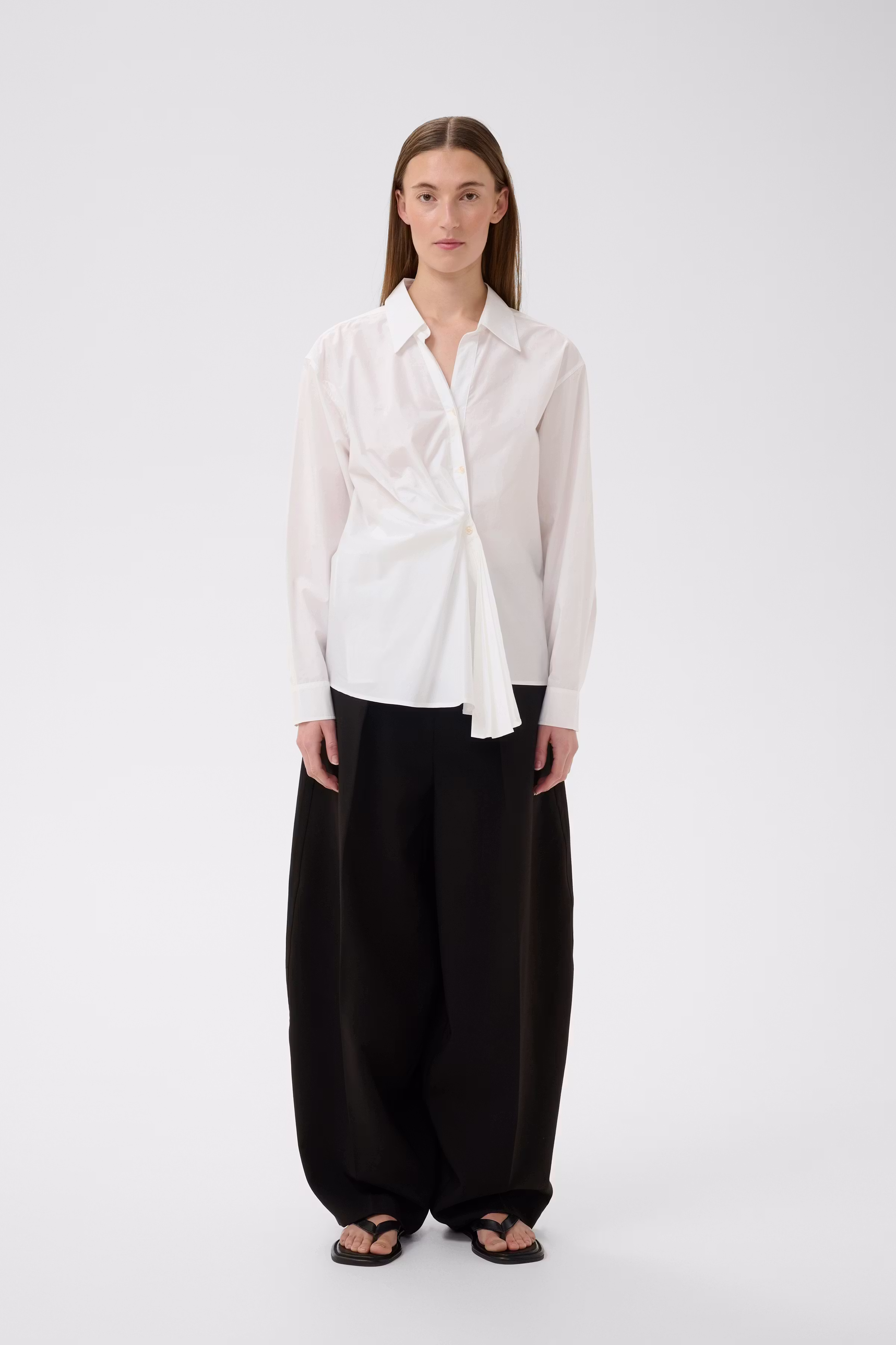 LELOIW Pleated Skjorte LOOKBOOK FRONT 30112453-300001