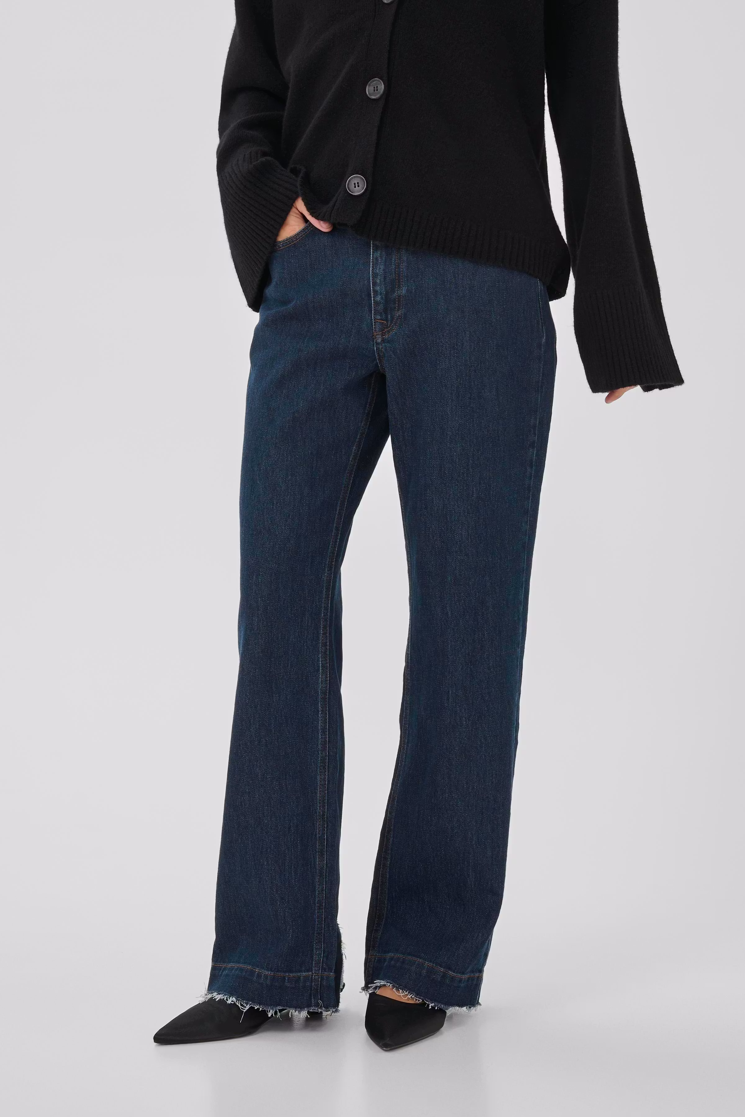 MWEbba High Straight Slit jeans LOOKBOOK FRONT 10705266-100067