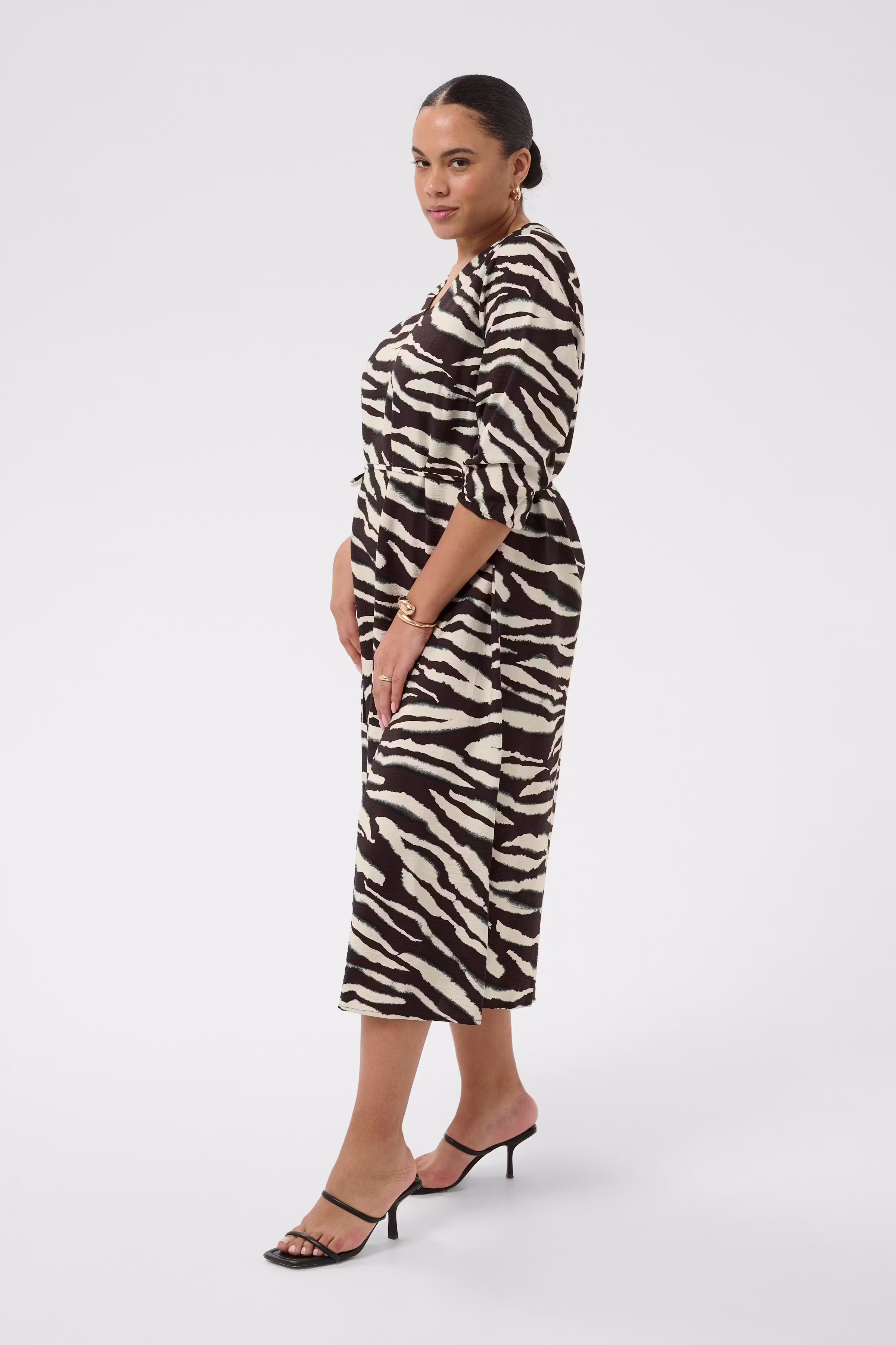 KCvika Kleid LOOKBOOK FRONT 10584279-109449