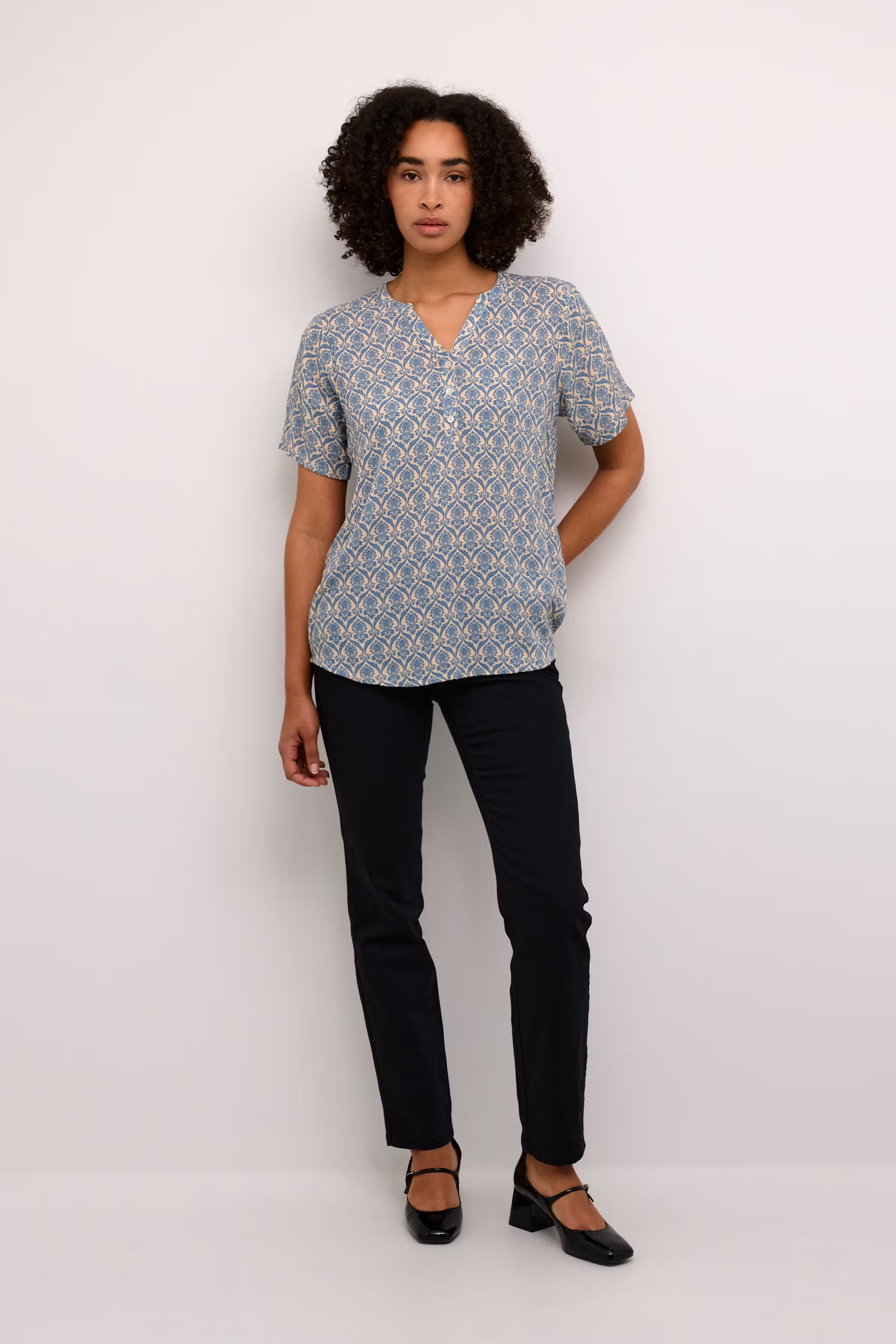 Kortermet bluse LOOKBOOK FRONT 10551375-106954