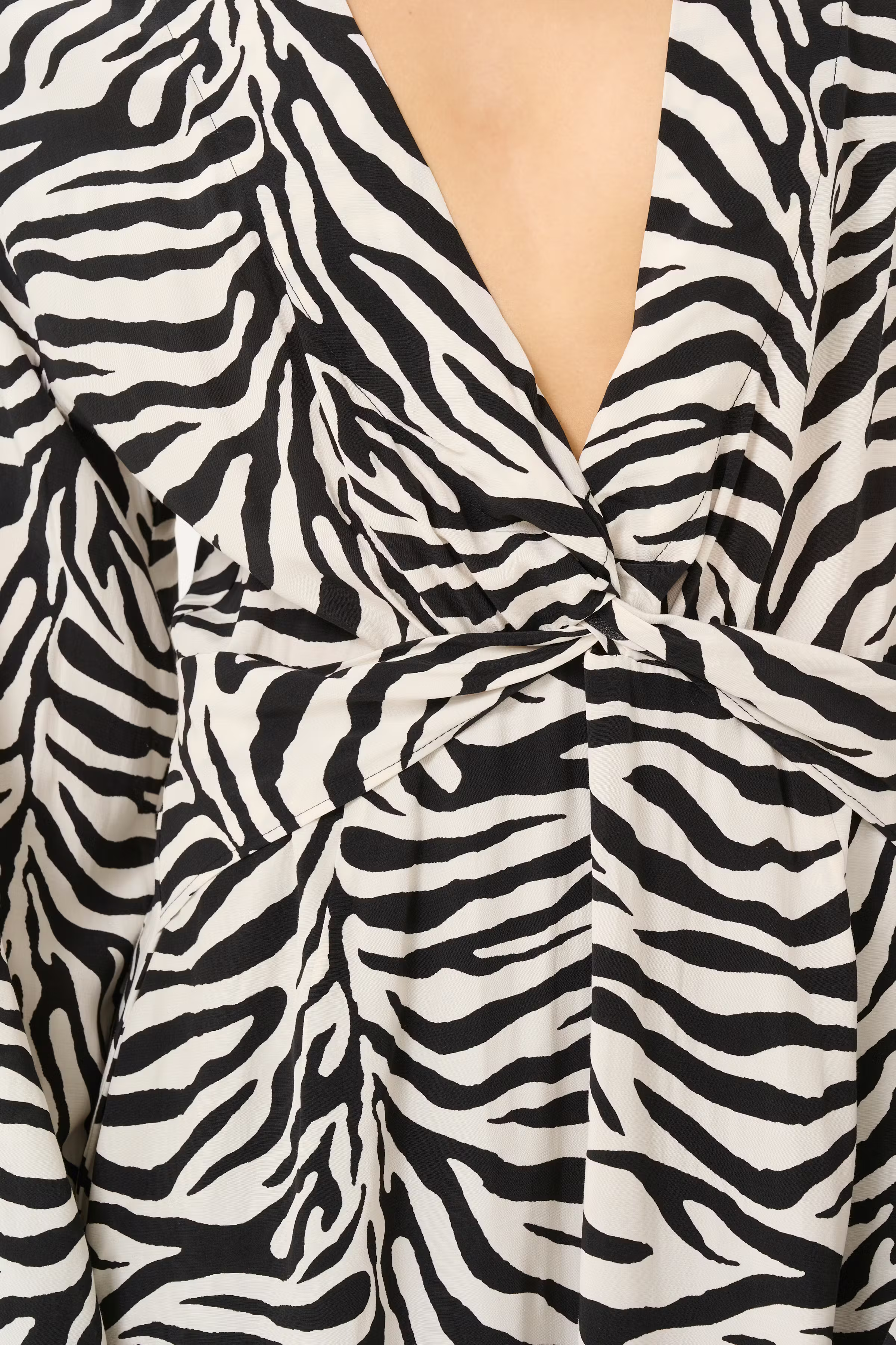 GZveva Dress LOOKBOOK DETAIL 10910422-107873