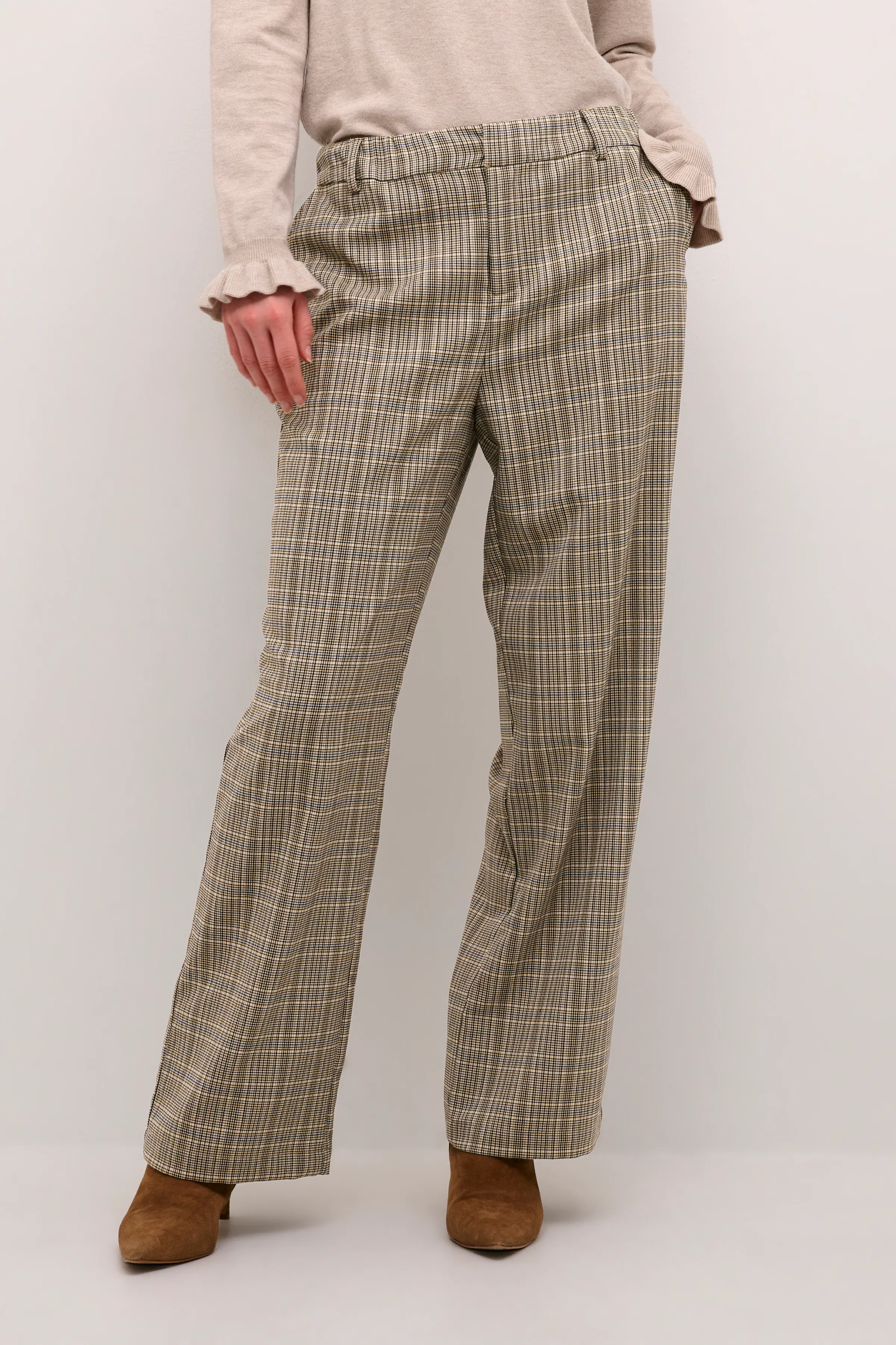 CRImogen Trousers LOOKBOOK FRONT 10613027-106371