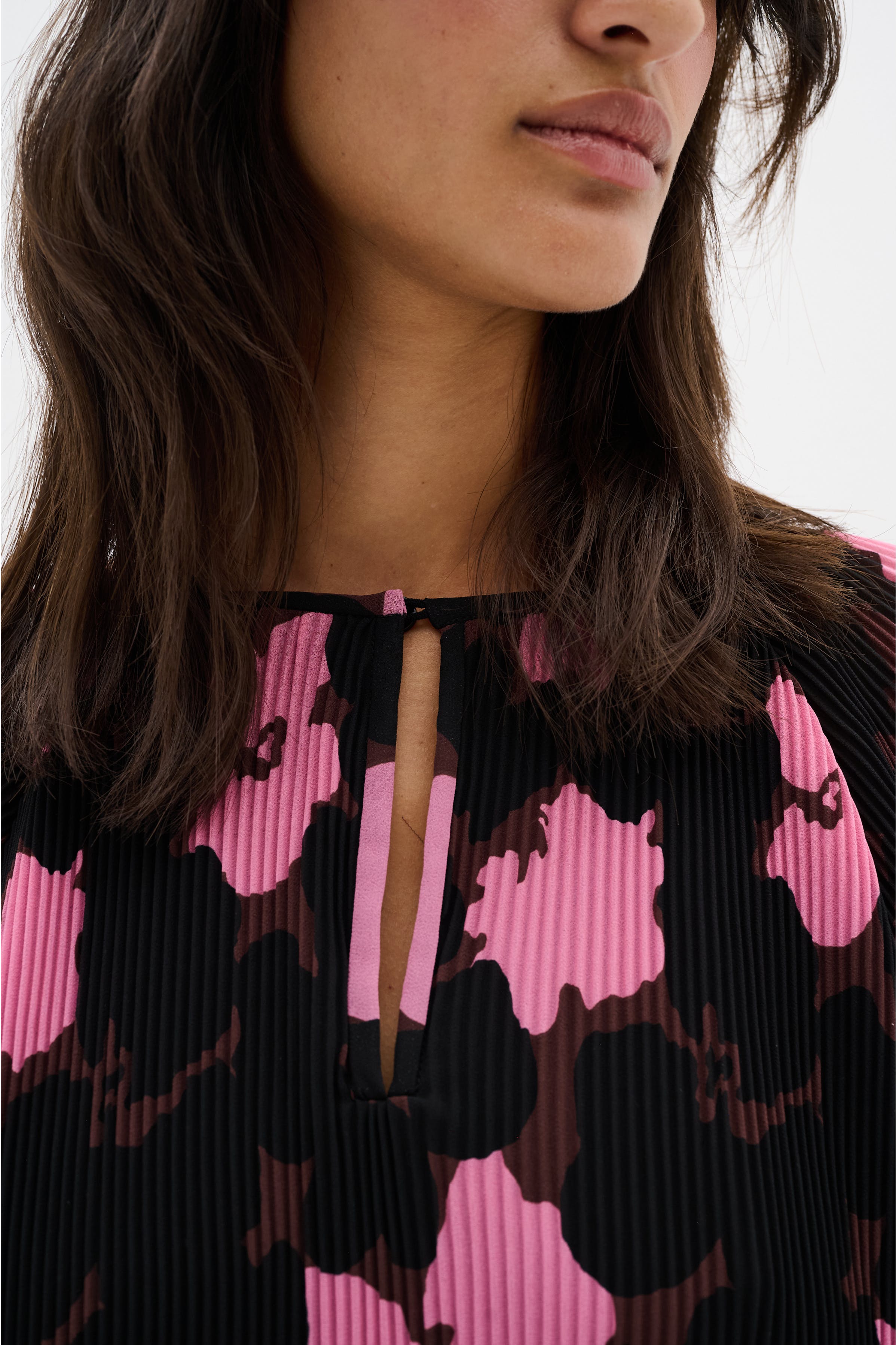 MendraIW kort Klänning LOOKBOOK DETAIL 30109663-303141