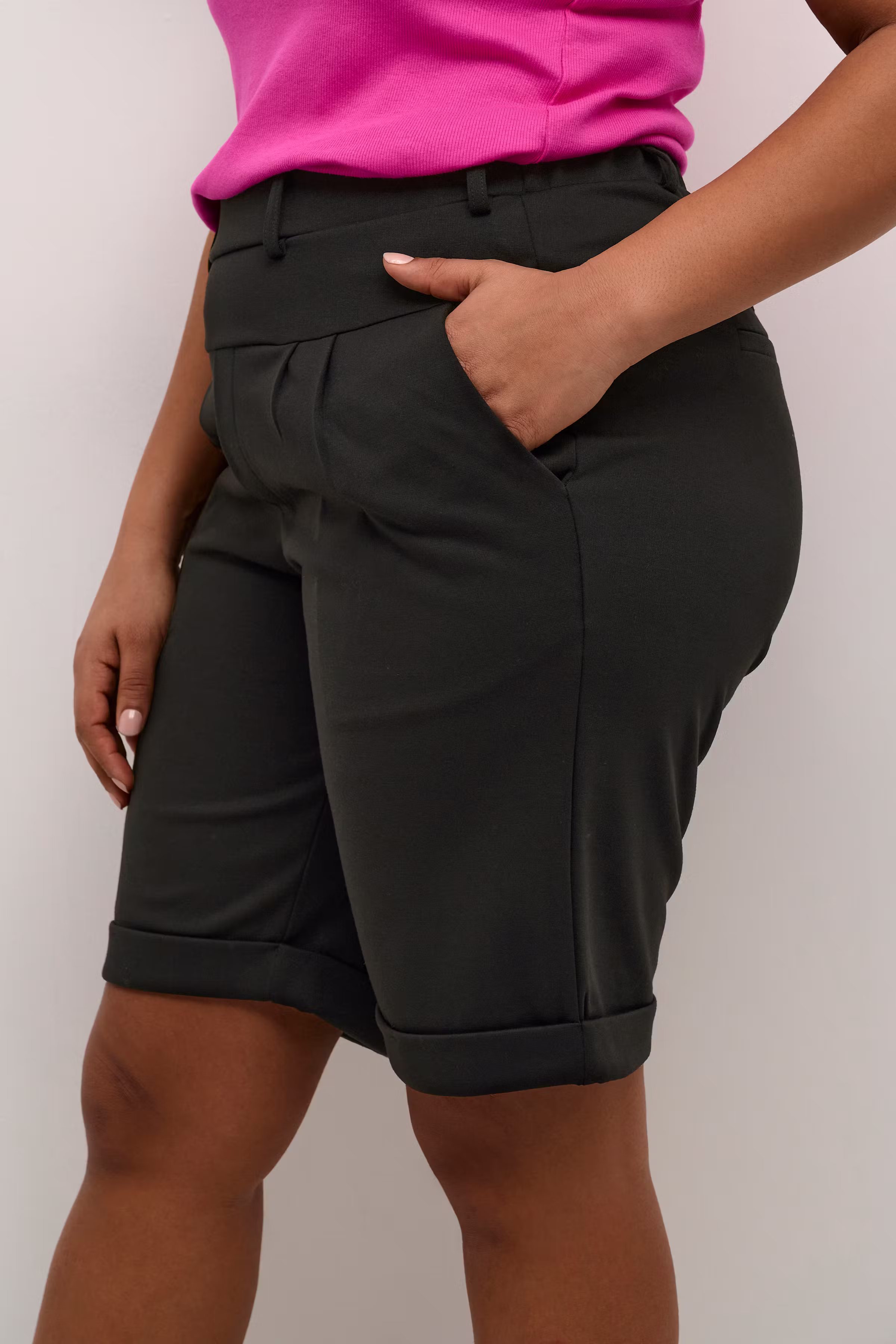 KCjenna Shorts LOOKBOOK DETAIL 10582428-100121