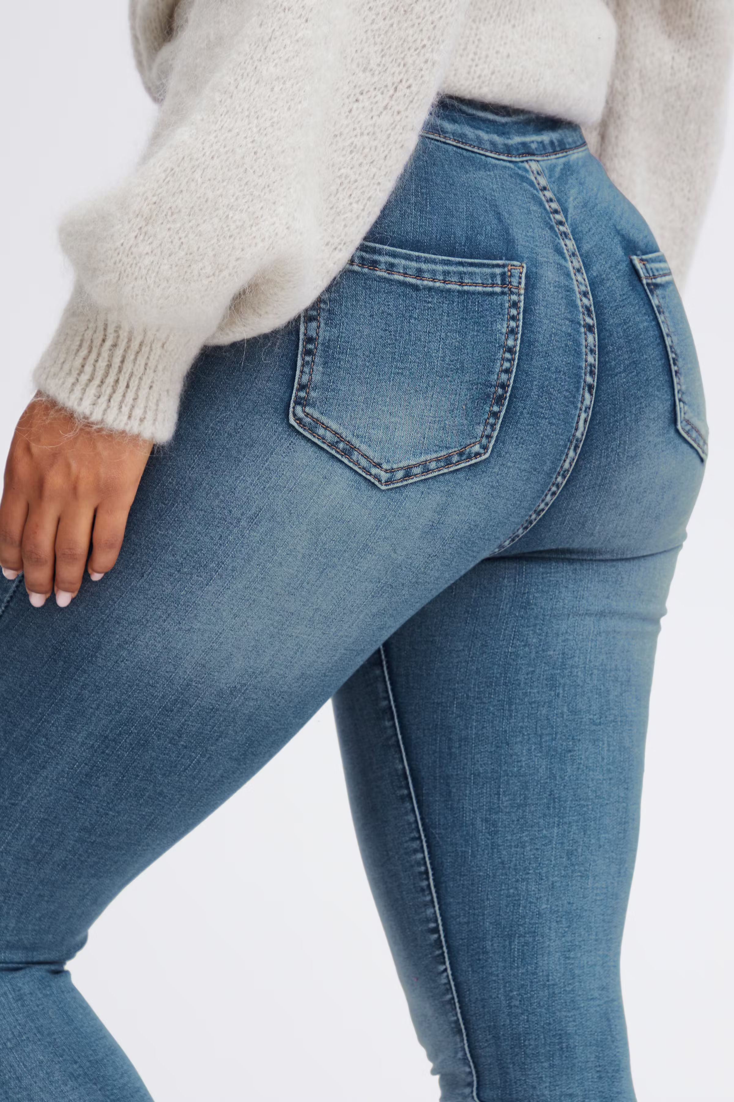 SBMADONNA Broek LOOKBOOK DETAIL 22100459-203403