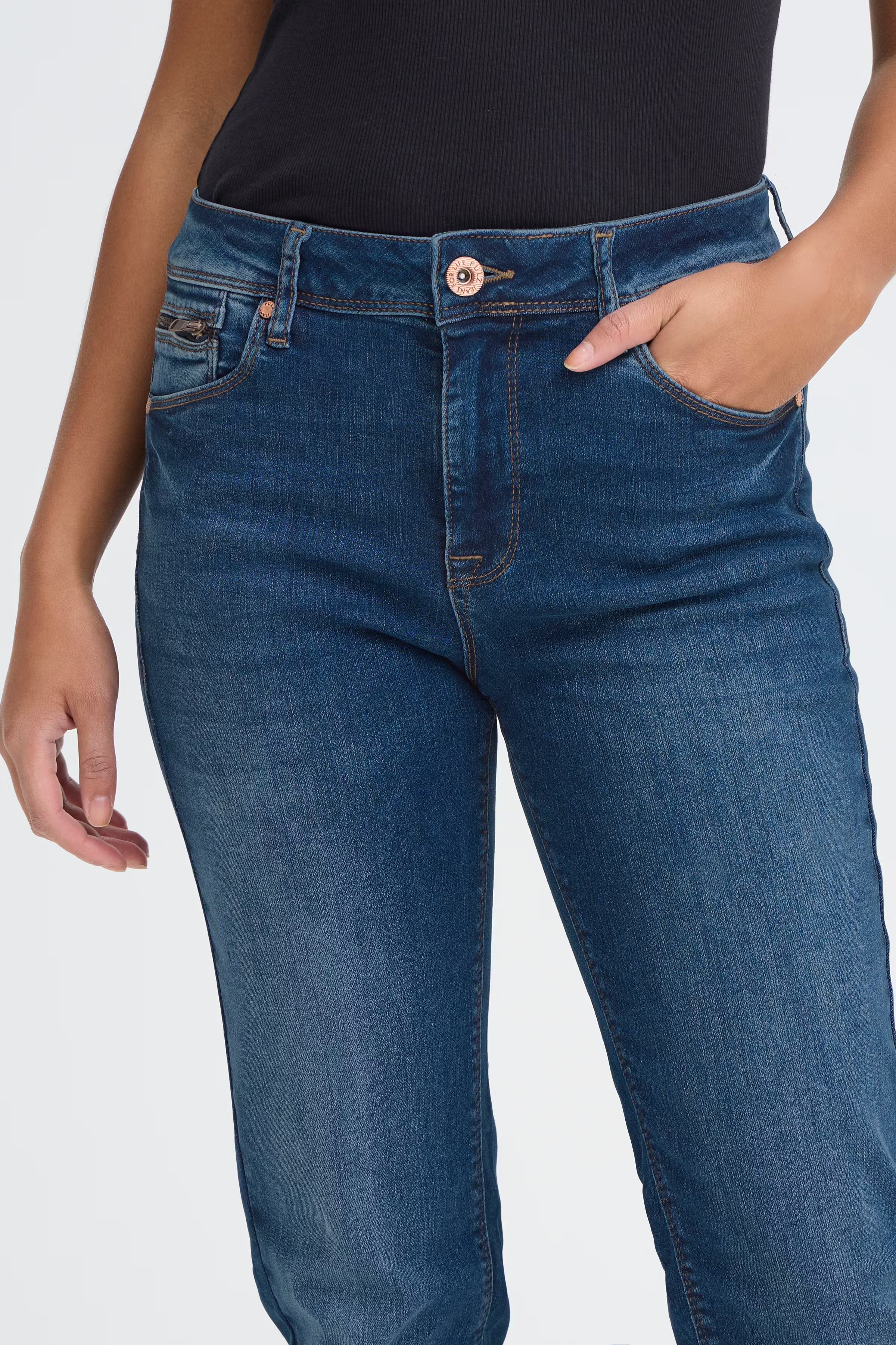 PZSANDRA HW Jeans Medium Straight Leg LOOKBOOK DETAIL 50205860-200002