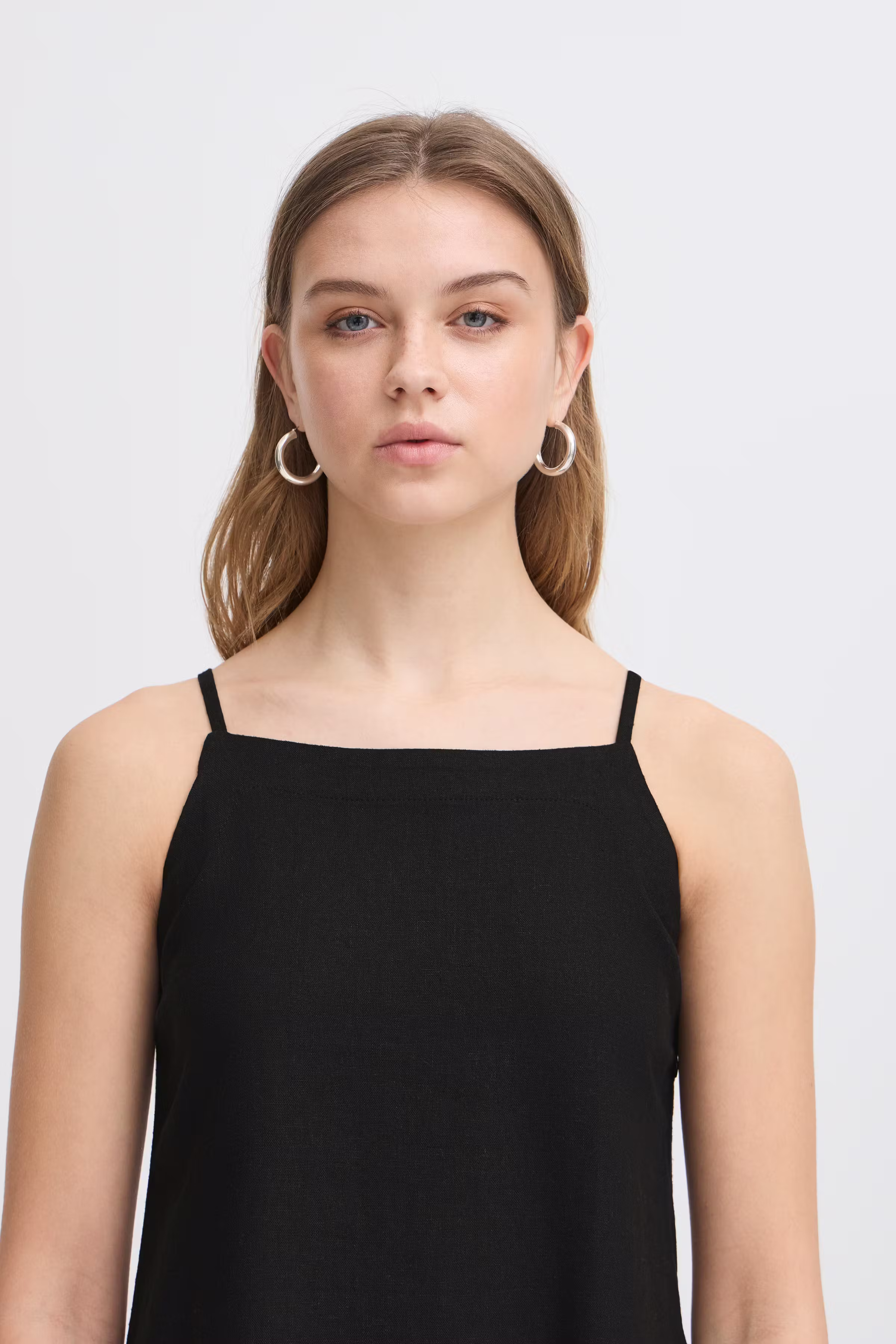 IHLINNO Kleid LOOKBOOK DETAIL 20122929-194008