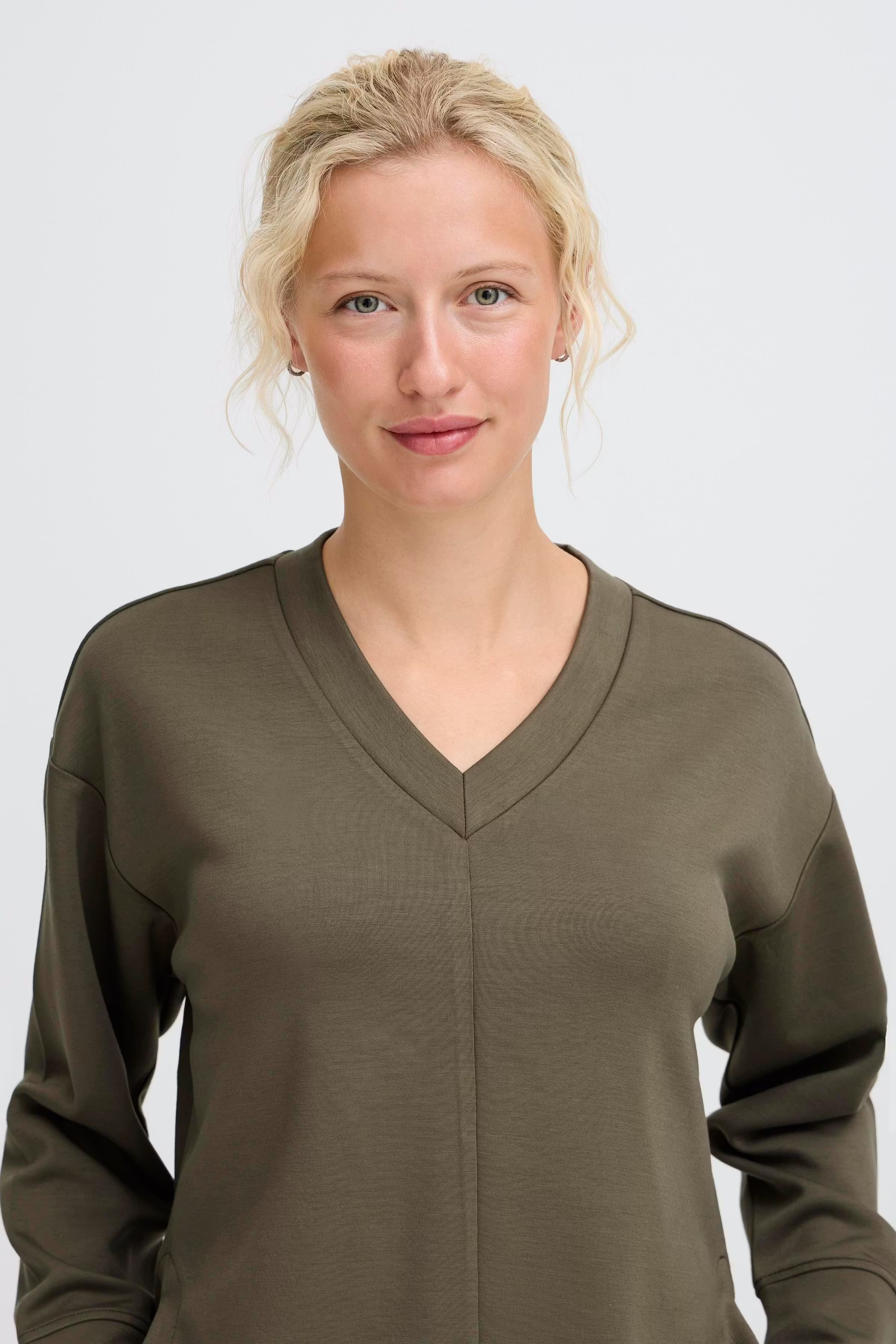 BYPUSTI Sweatshirt LOOKBOOK DETAIL 20818056-190510