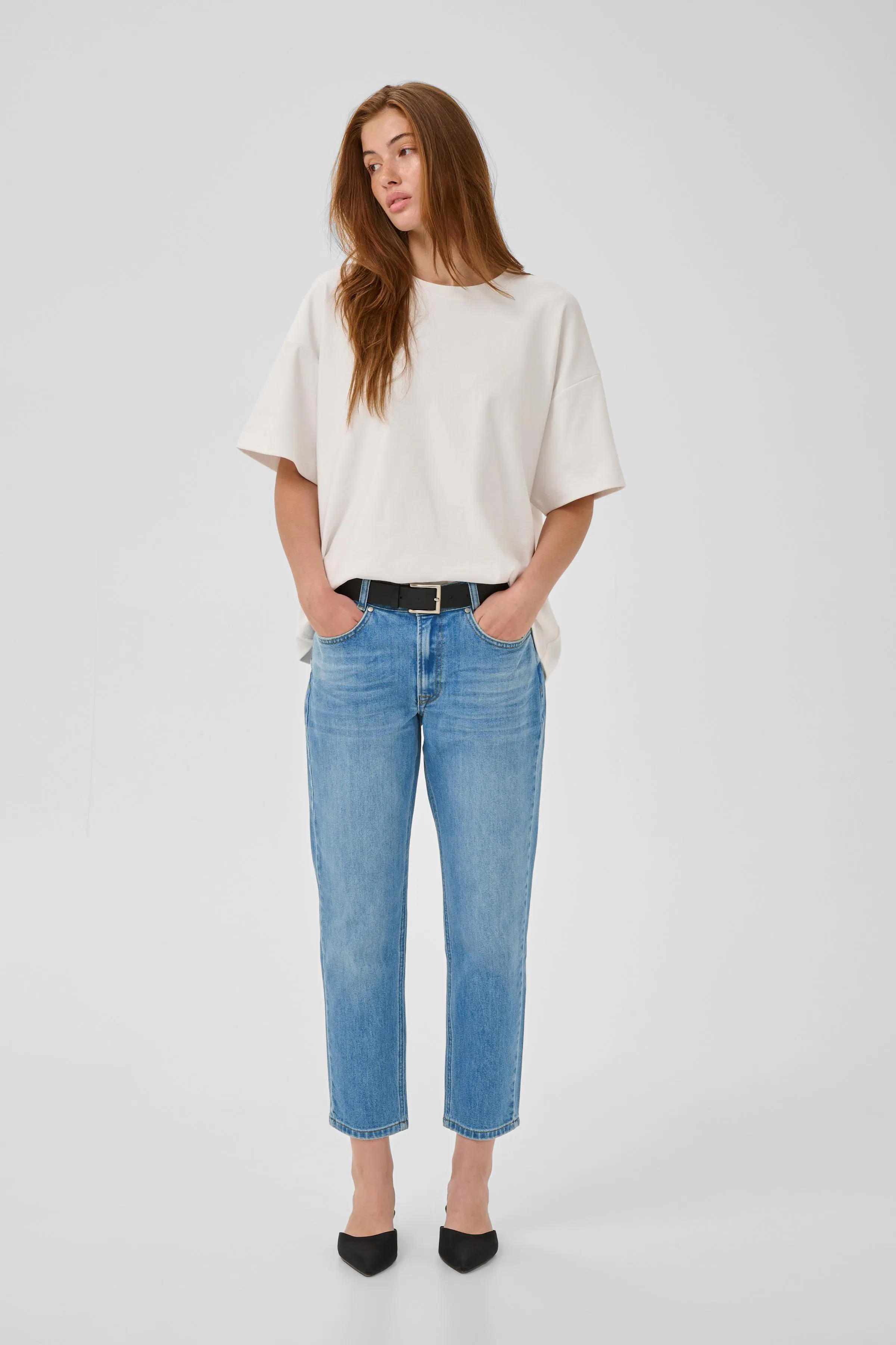 04 THE MOMMY HIGH TAPERED JEANS LOOKBOOK FRONT 10704537-100047