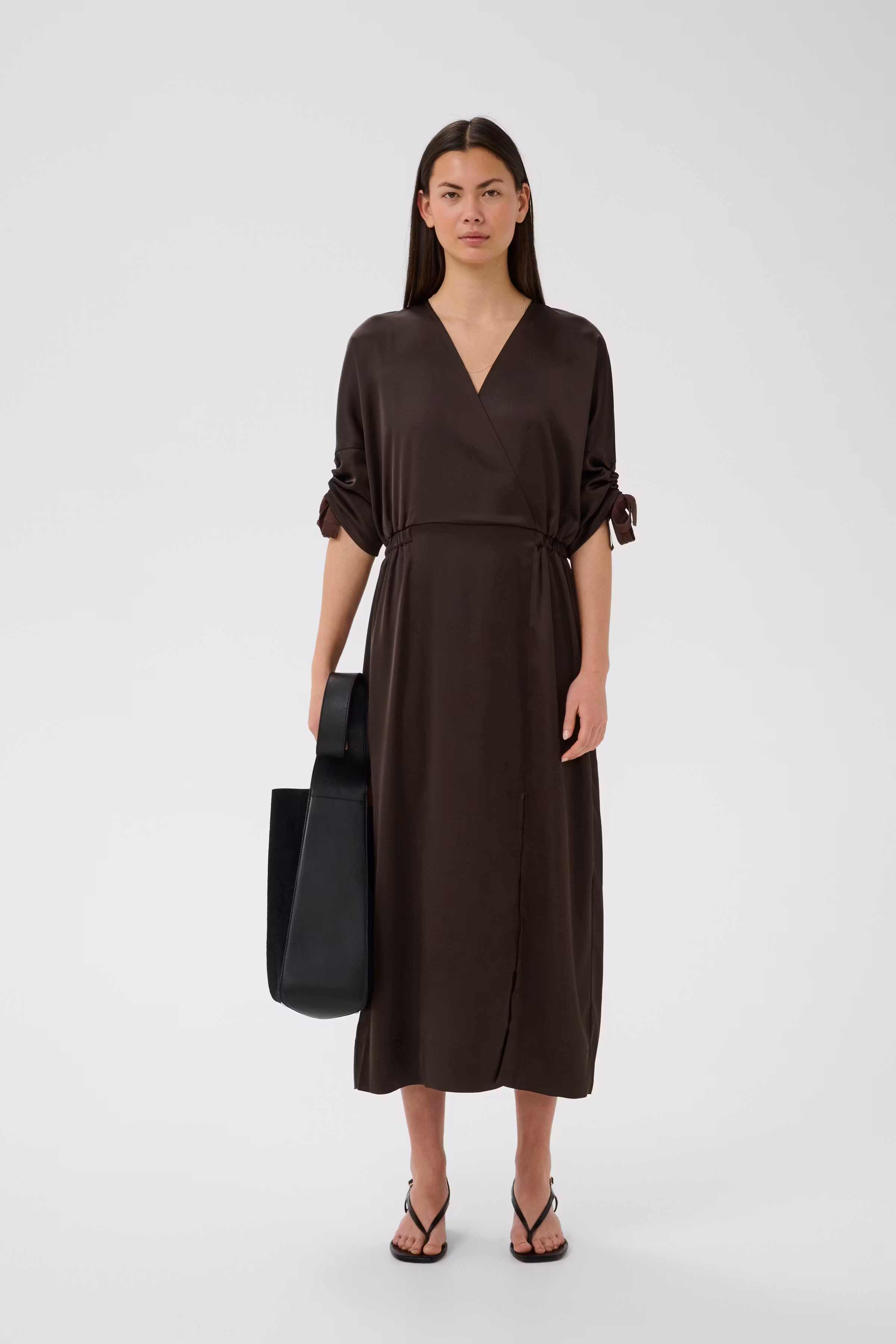 LAKEIW Wrap Dress LOOKBOOK FRONT 30112368-190915