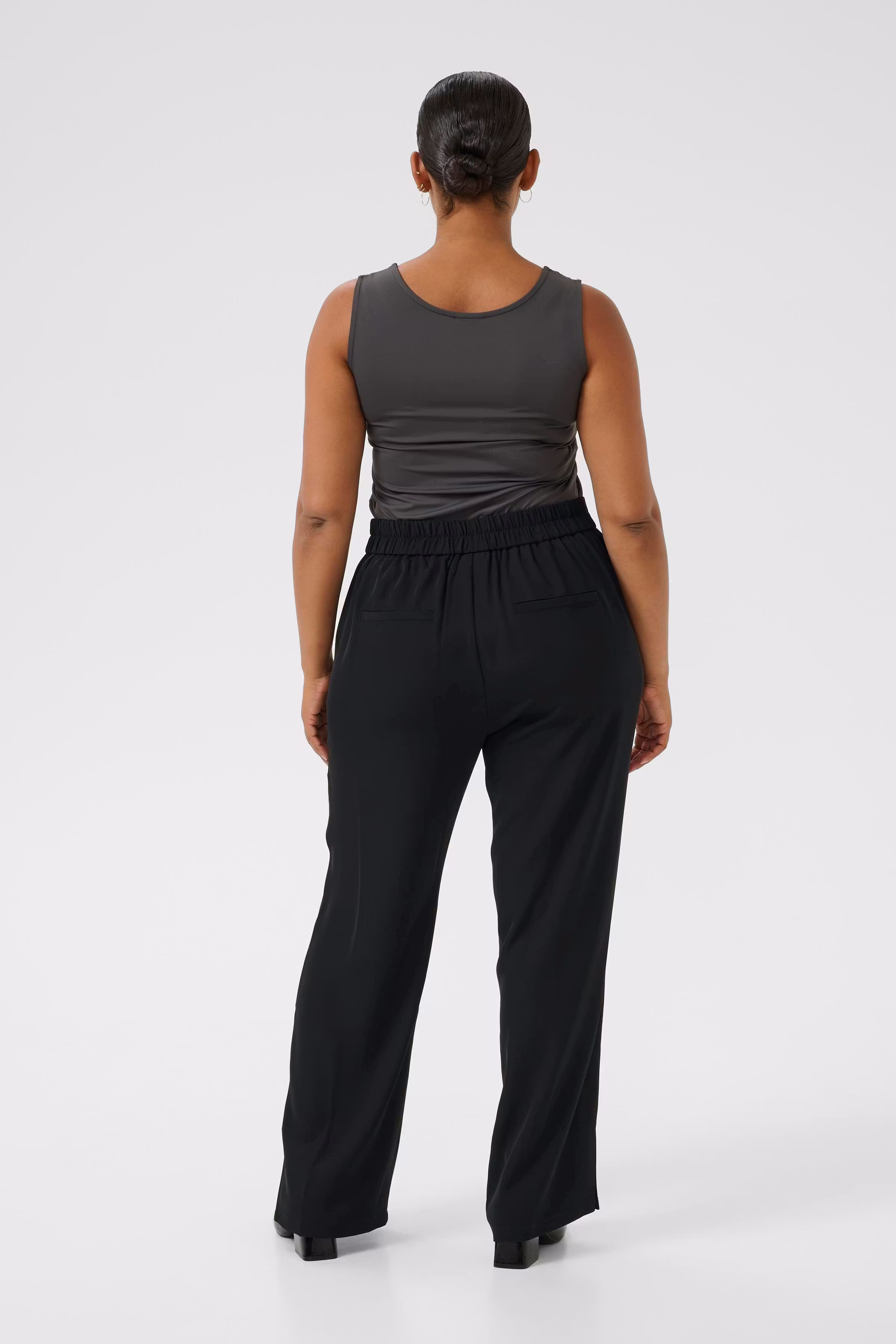 KCsigne Wide Trousers LOOKBOOK BACK 10581981-100121