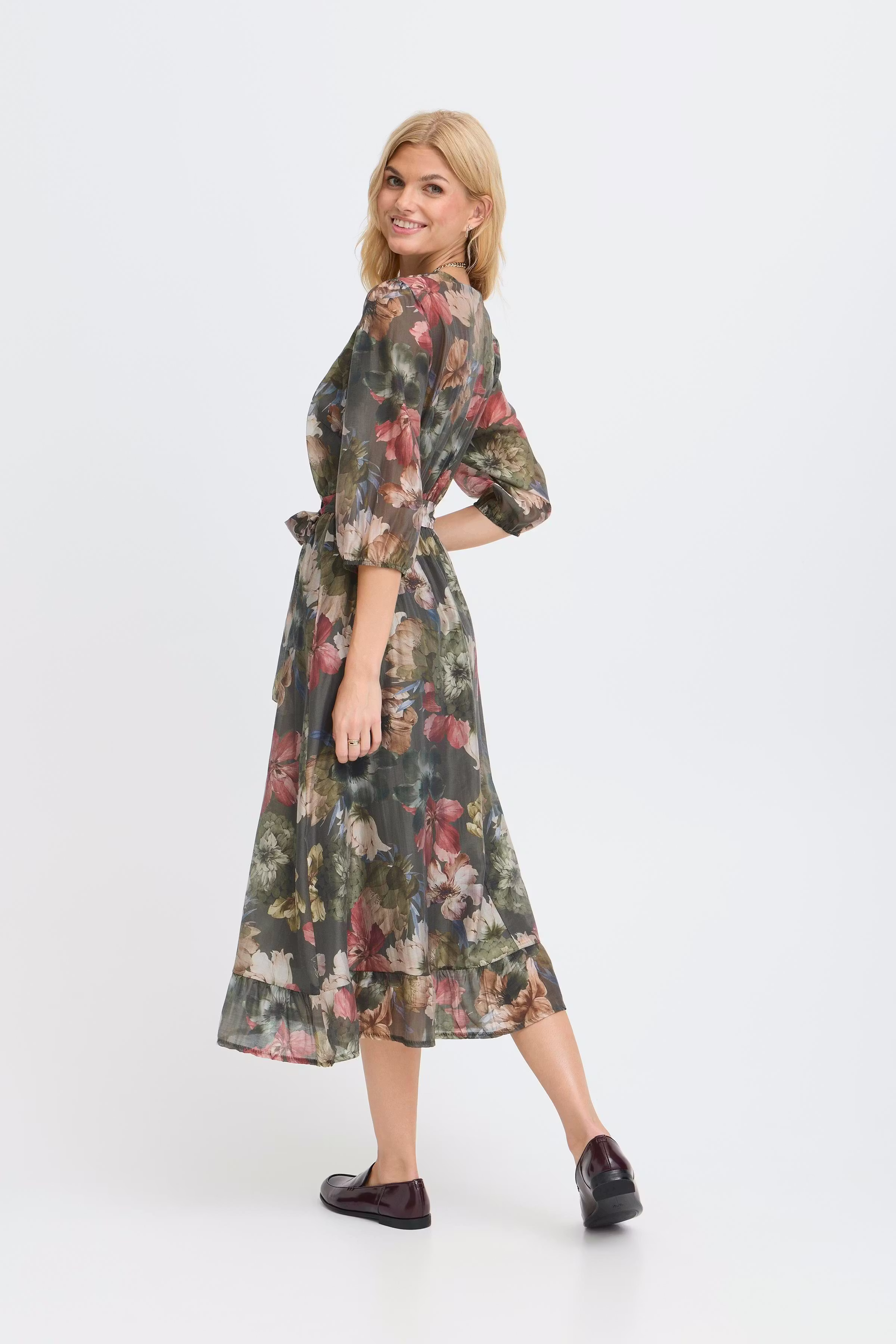 SBLEYIA Kleid LOOKBOOK BACK 22101065-180515