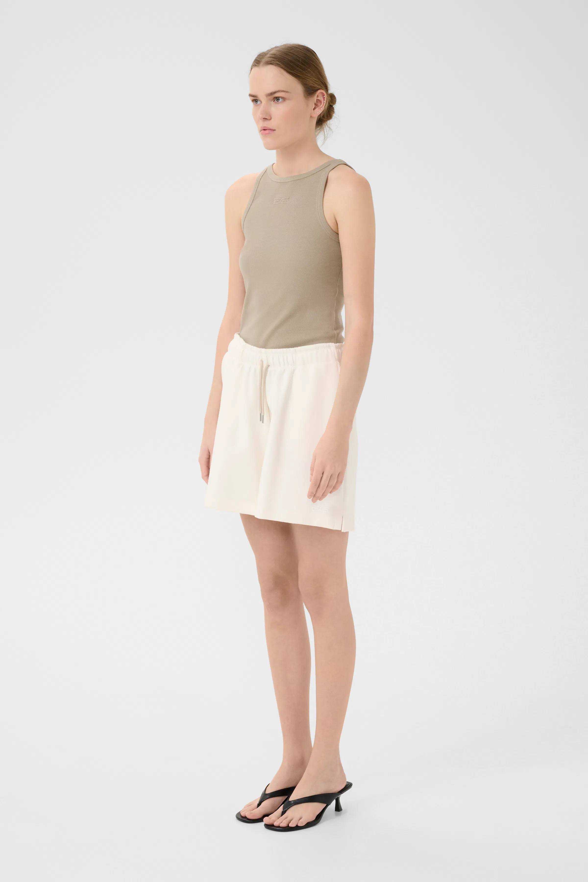 GZimina Shorts LOOKBOOK FRONT 10910317-130905