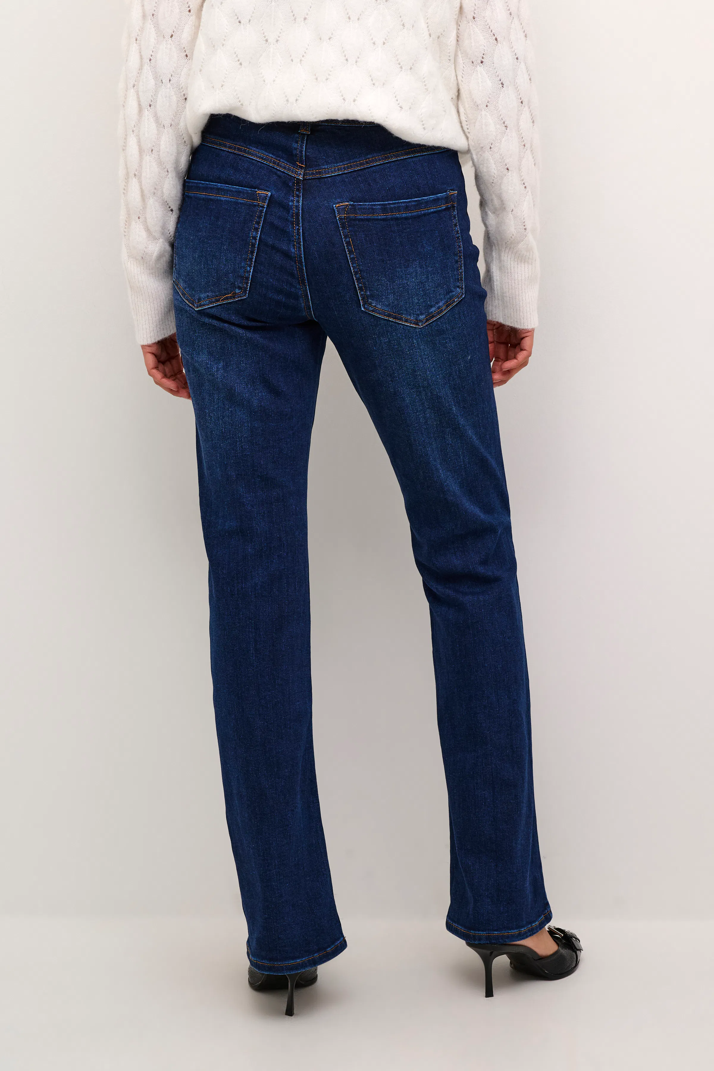 KAsinem Flared Jeans LOOKBOOK BACK 10508464-100316