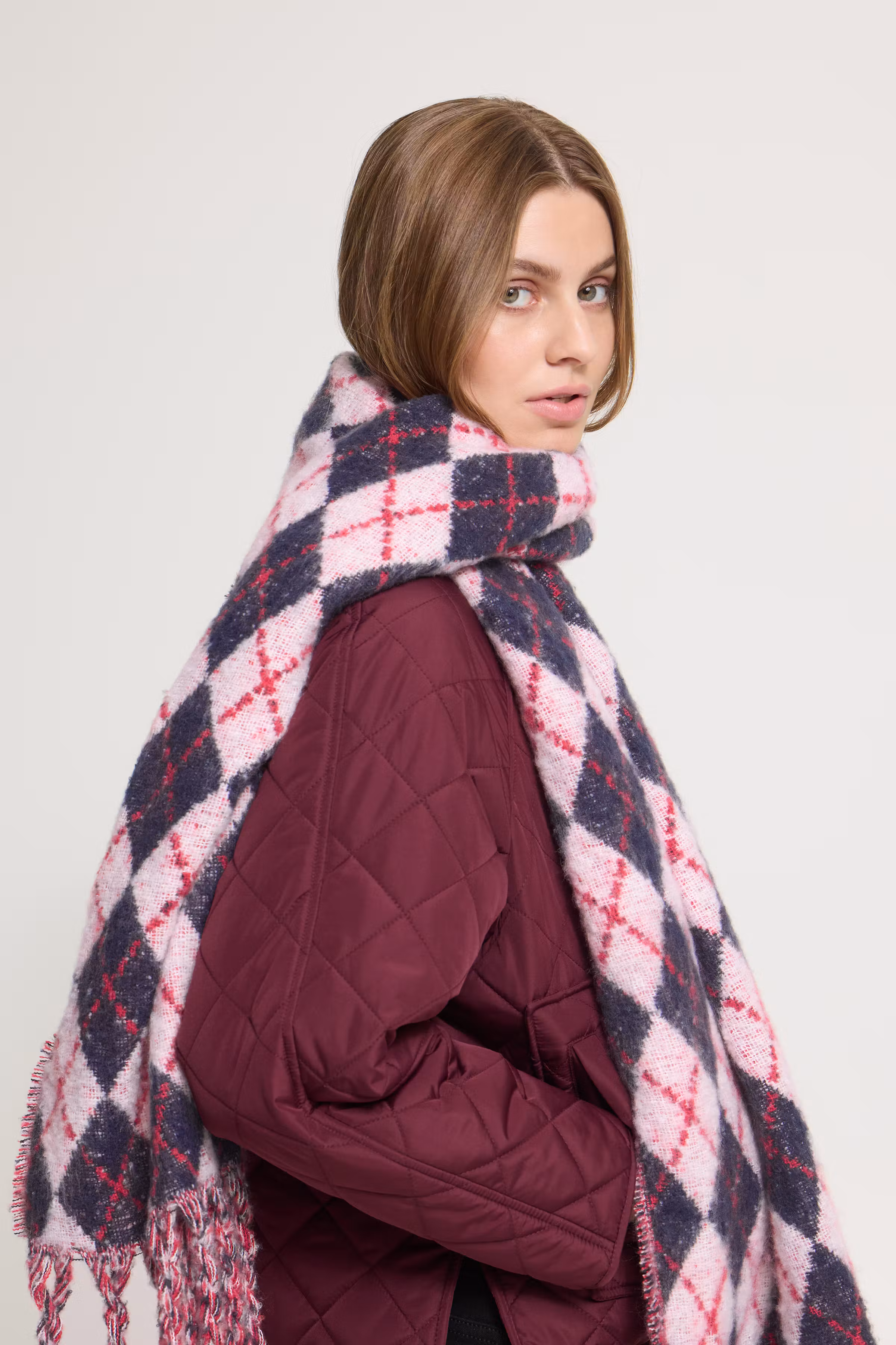 IADAHLIA Skjerf LOOKBOOK FRONT 20126429-194010