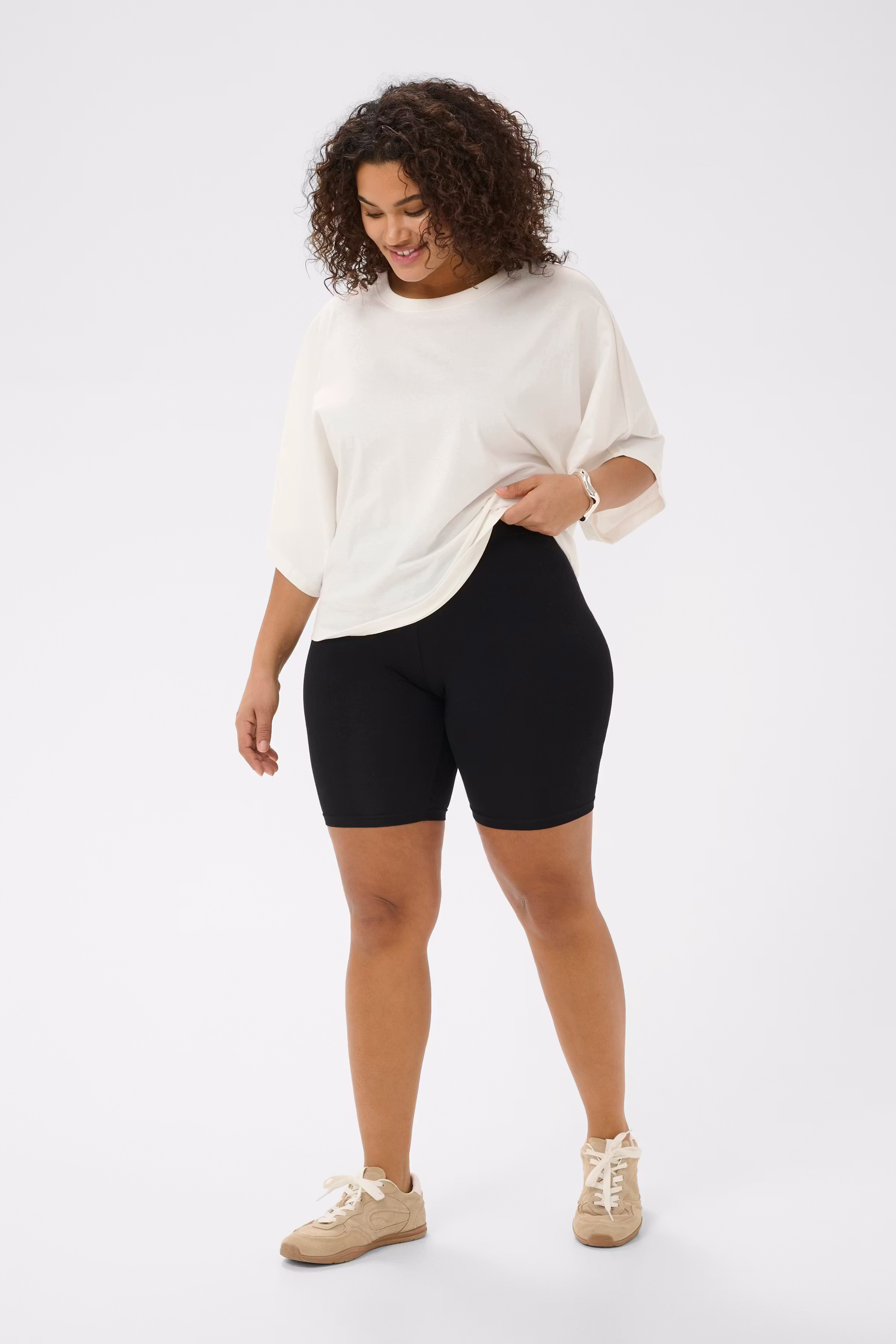 KCjena Shorts LOOKBOOK FRONT 10582093-100121