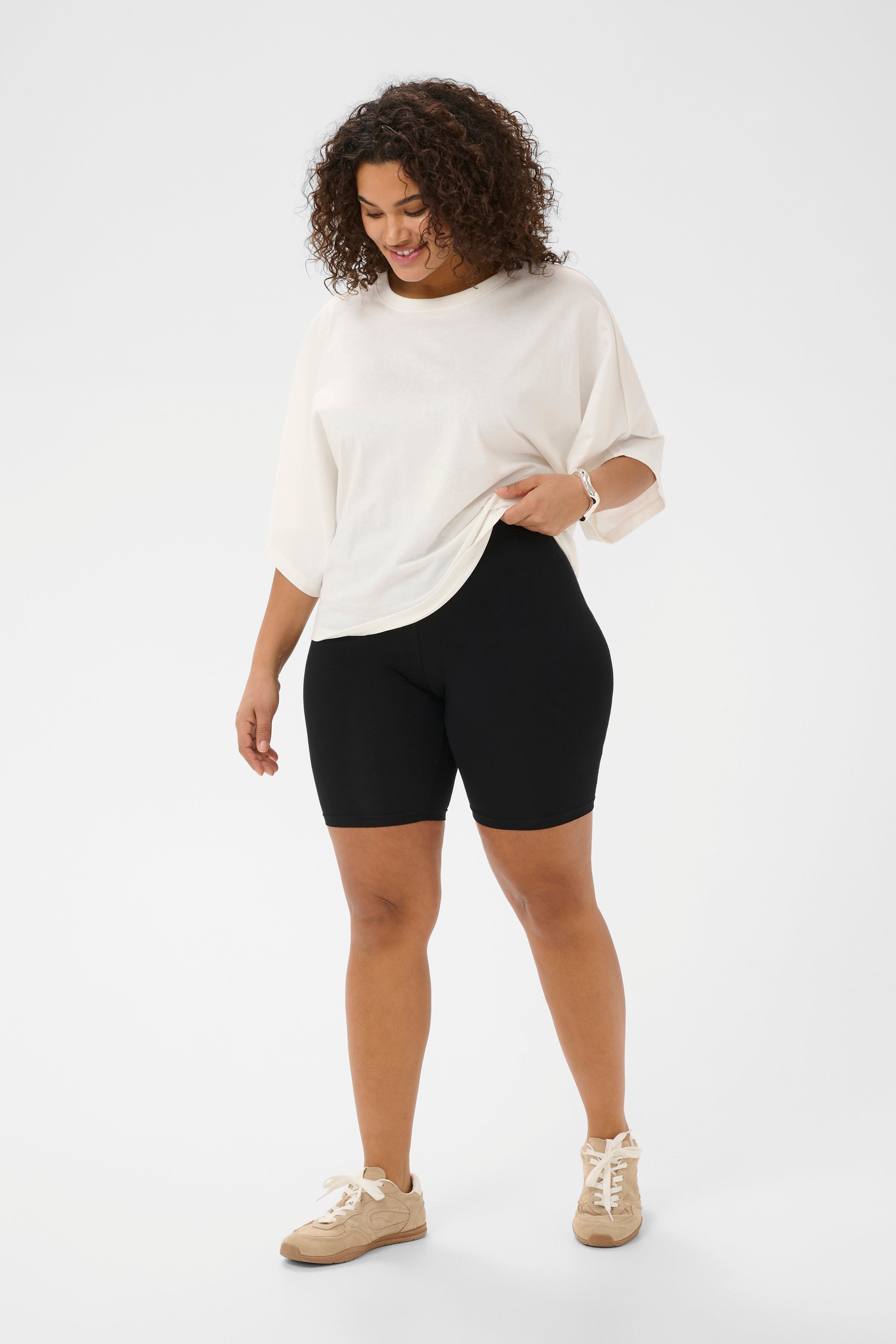 KCjena Shorts LOOKBOOK FRONT 10582093-100121