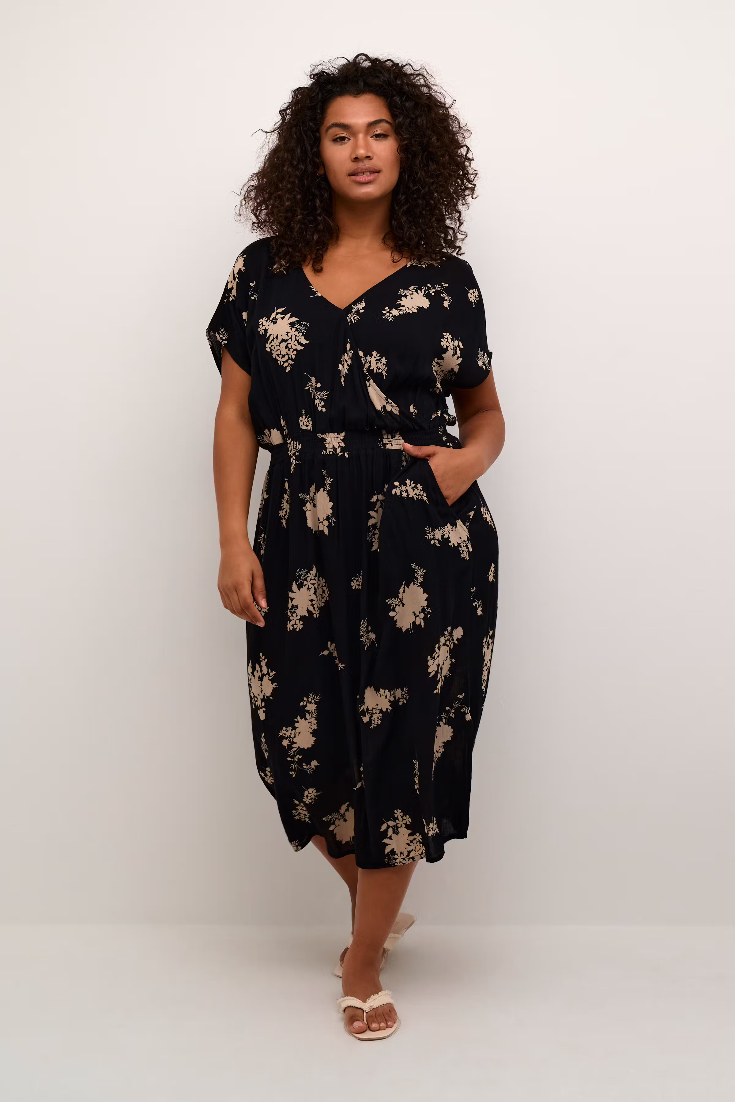 KCjenna Kleid LOOKBOOK FRONT 10582528-106367