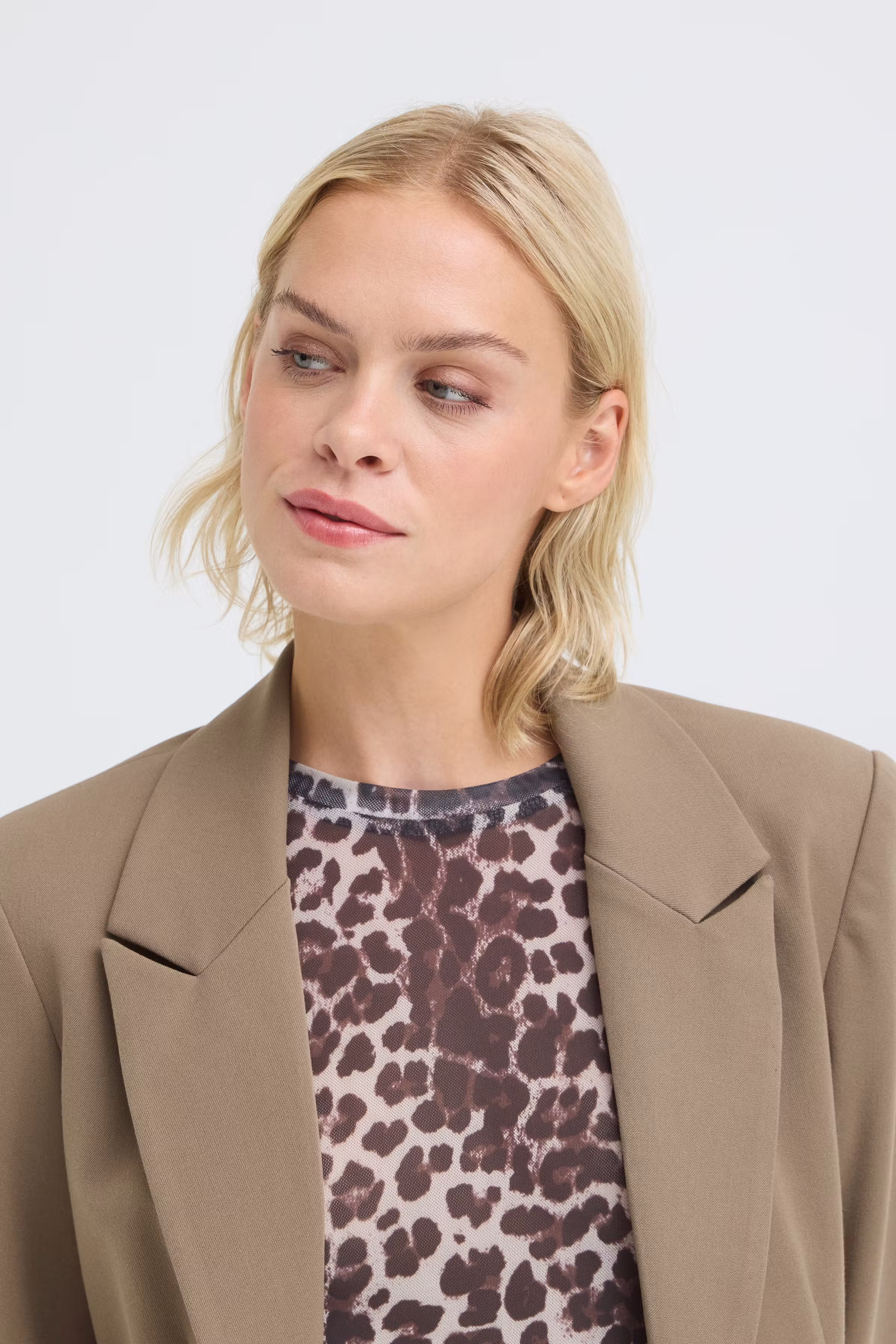 PZLEONORA Blazer LOOKBOOK DETAIL 50211005-181112