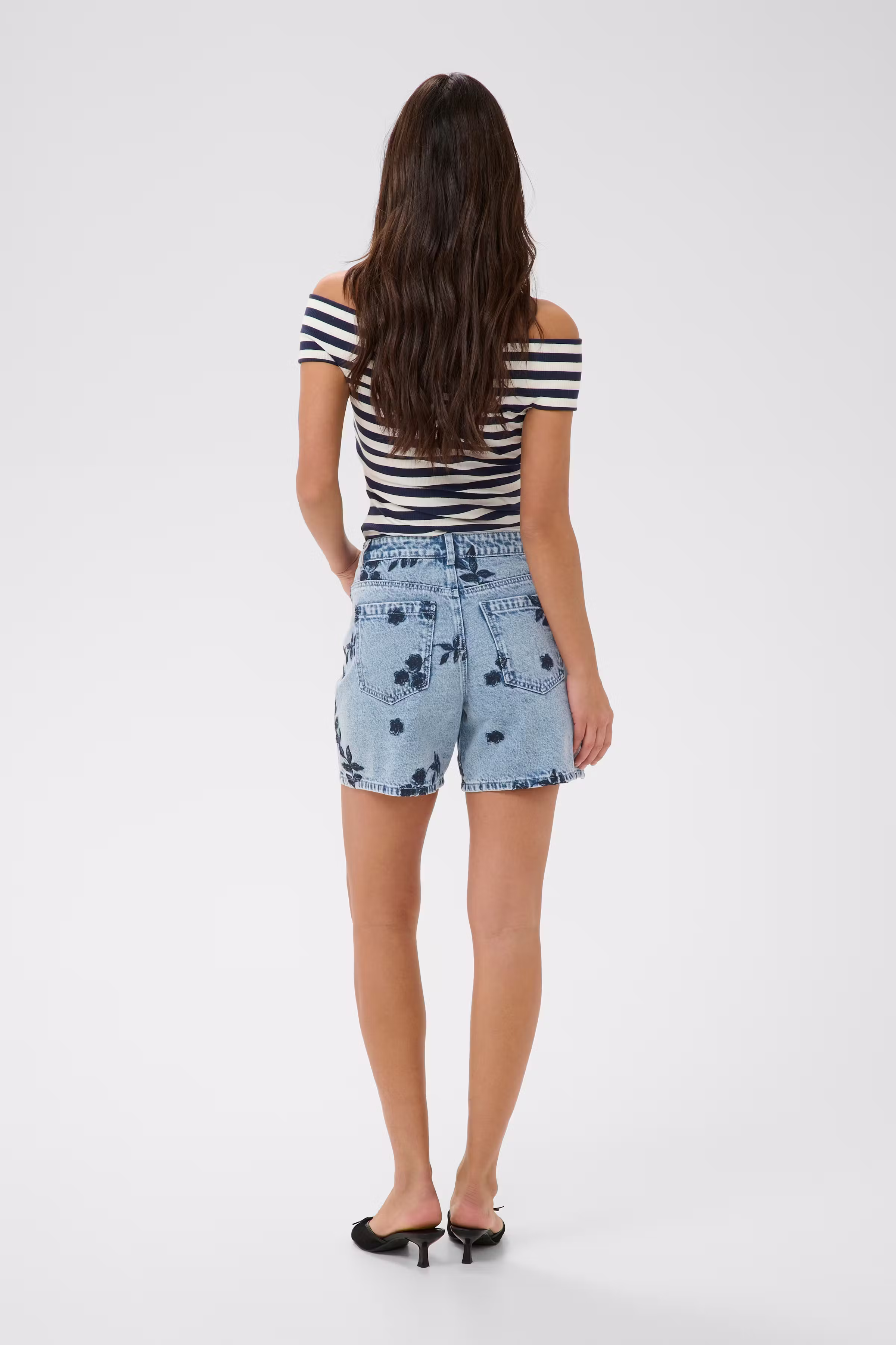 KAbabena Shorts LOOKBOOK BACK 10511679-109299