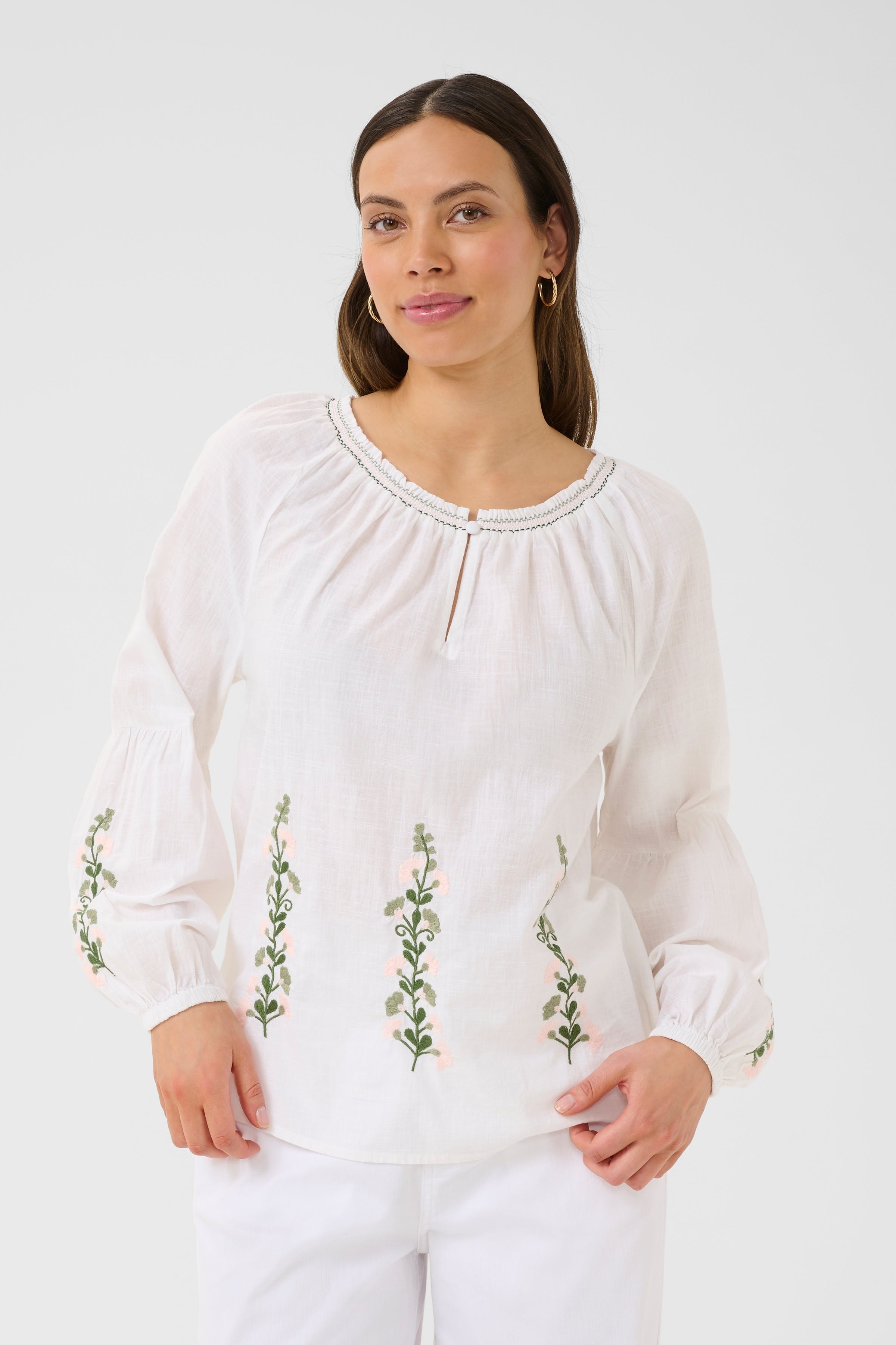 CRSara Bluse LOOKBOOK FRONT 10613326-107756