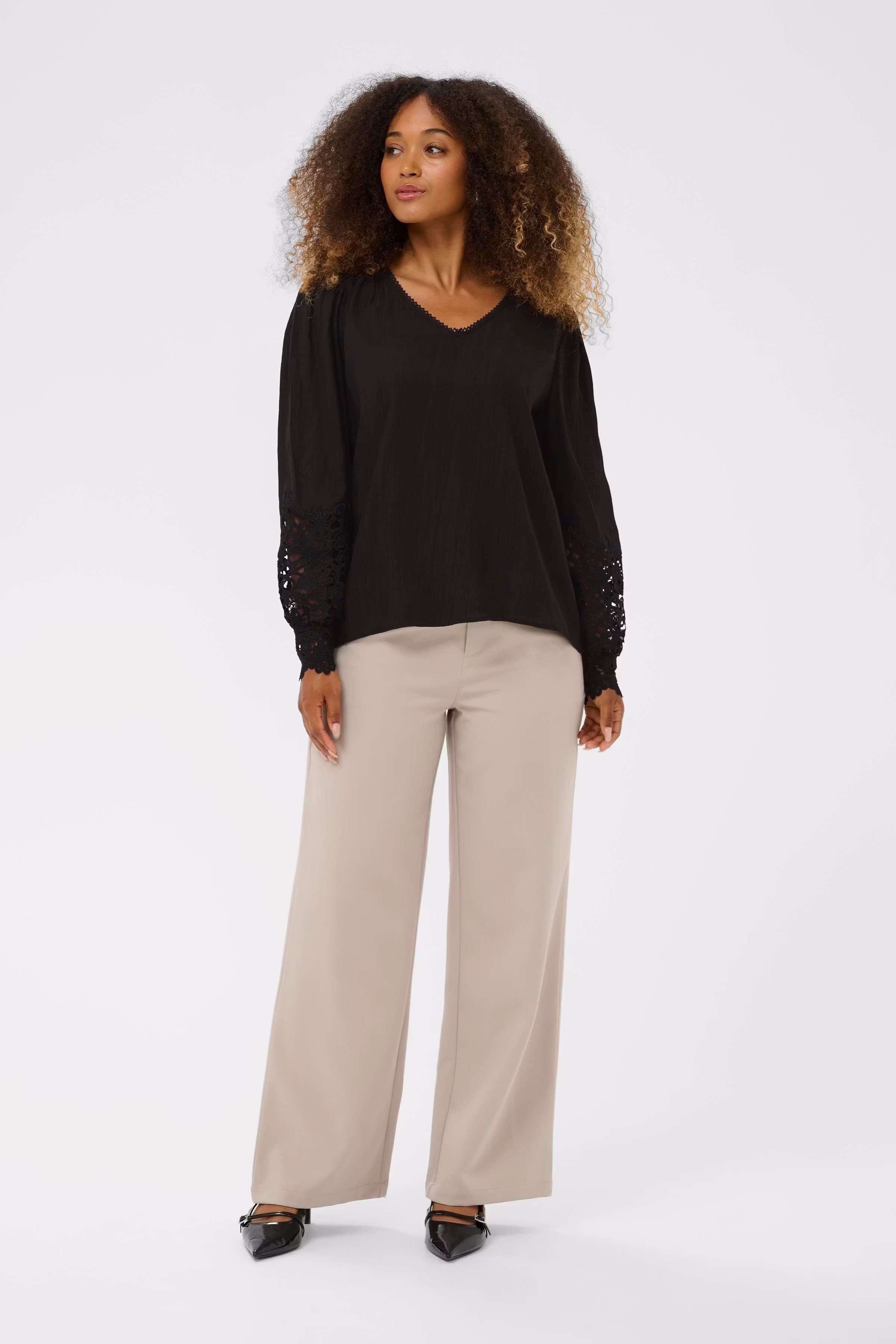 CRTina Blouse LOOKBOOK FRONT 10614427-100120