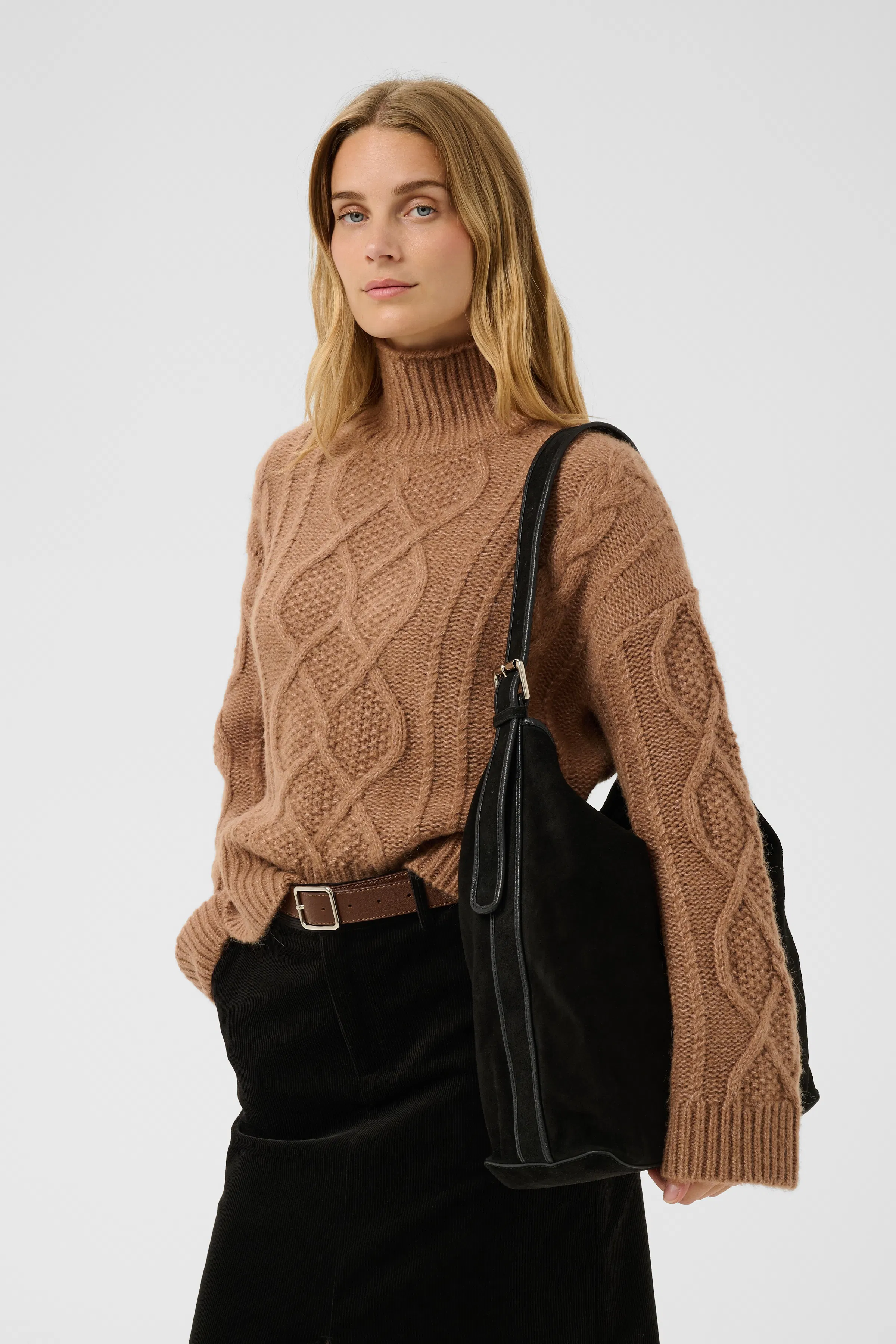 CorylaPW Bag LOOKBOOK FRONT 30310904-194008