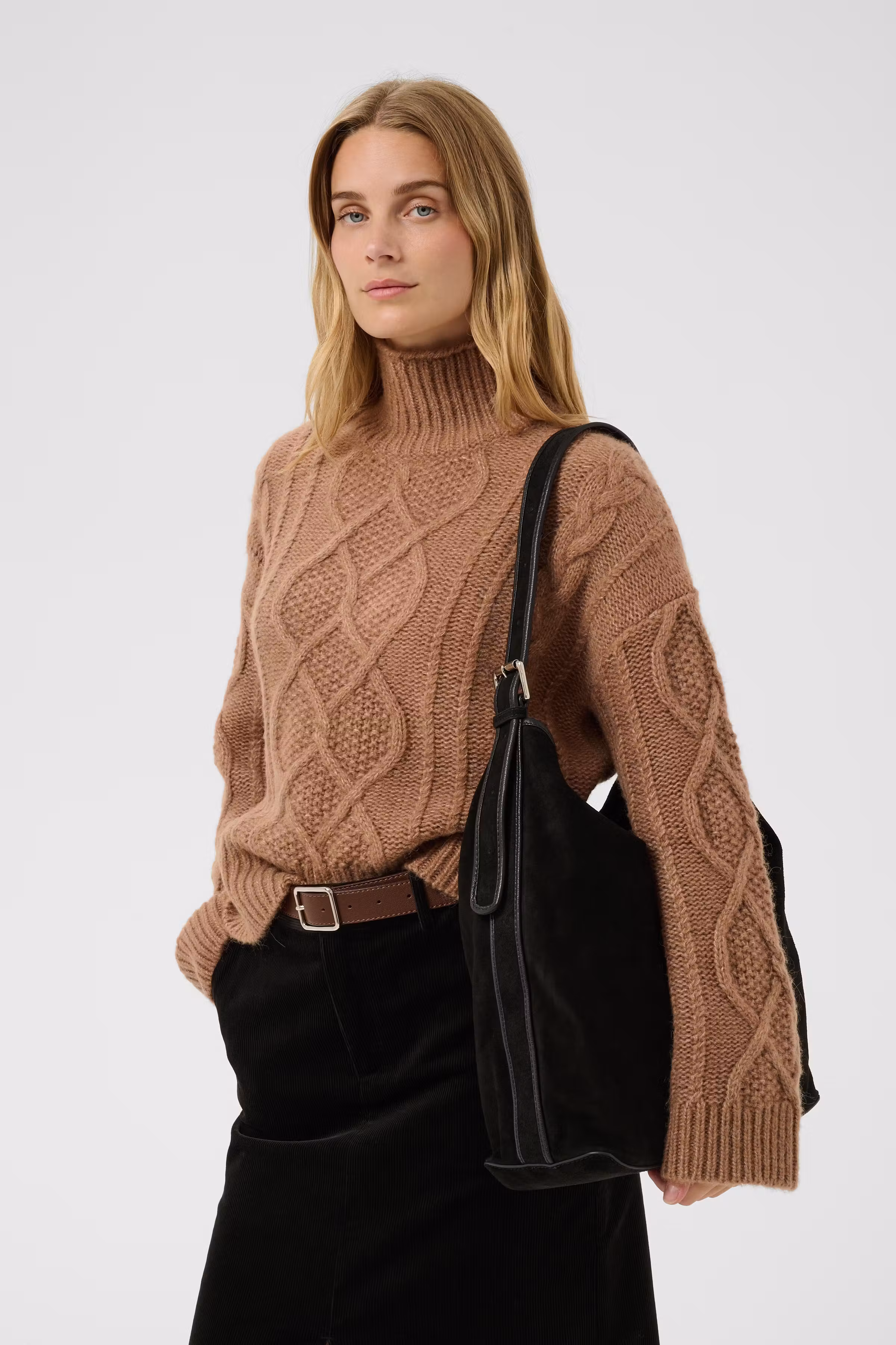 CorylaPW Bag LOOKBOOK FRONT 30310904-194008