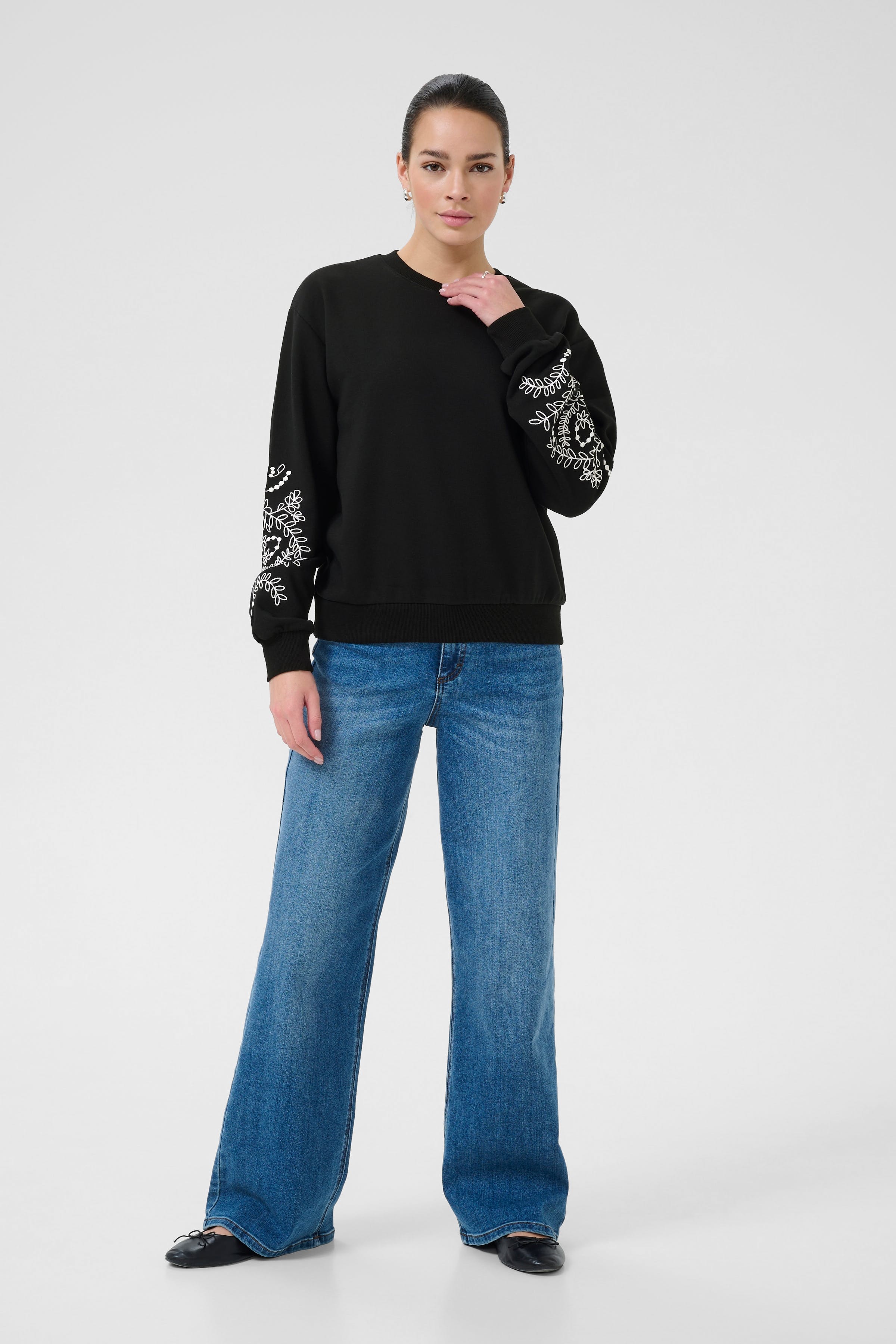 KAvivian Sweatshirt LOOKBOOK FRONT 10510664-100121