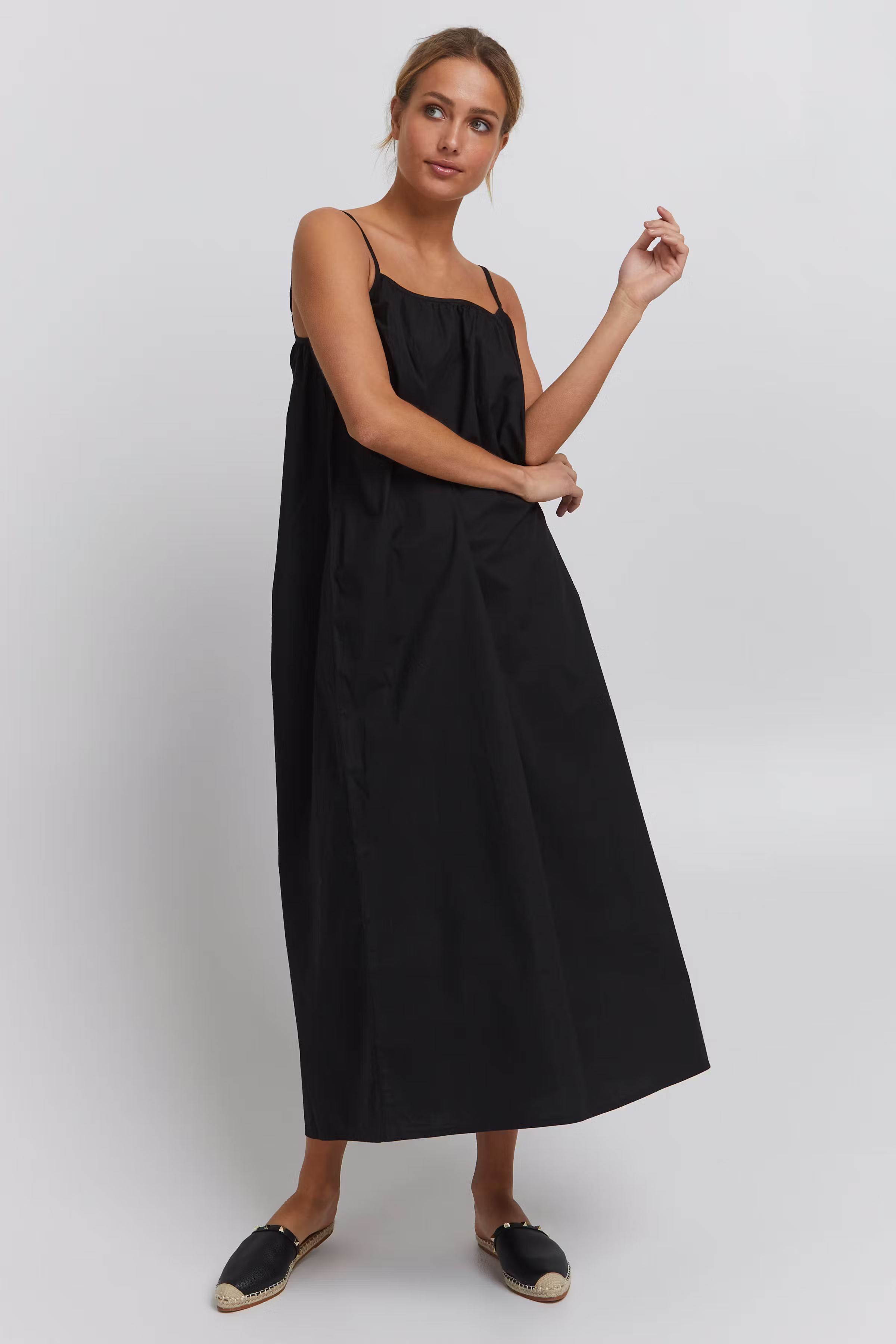 IXPERILLA Kjole LOOKBOOK FRONT 20117883-194008