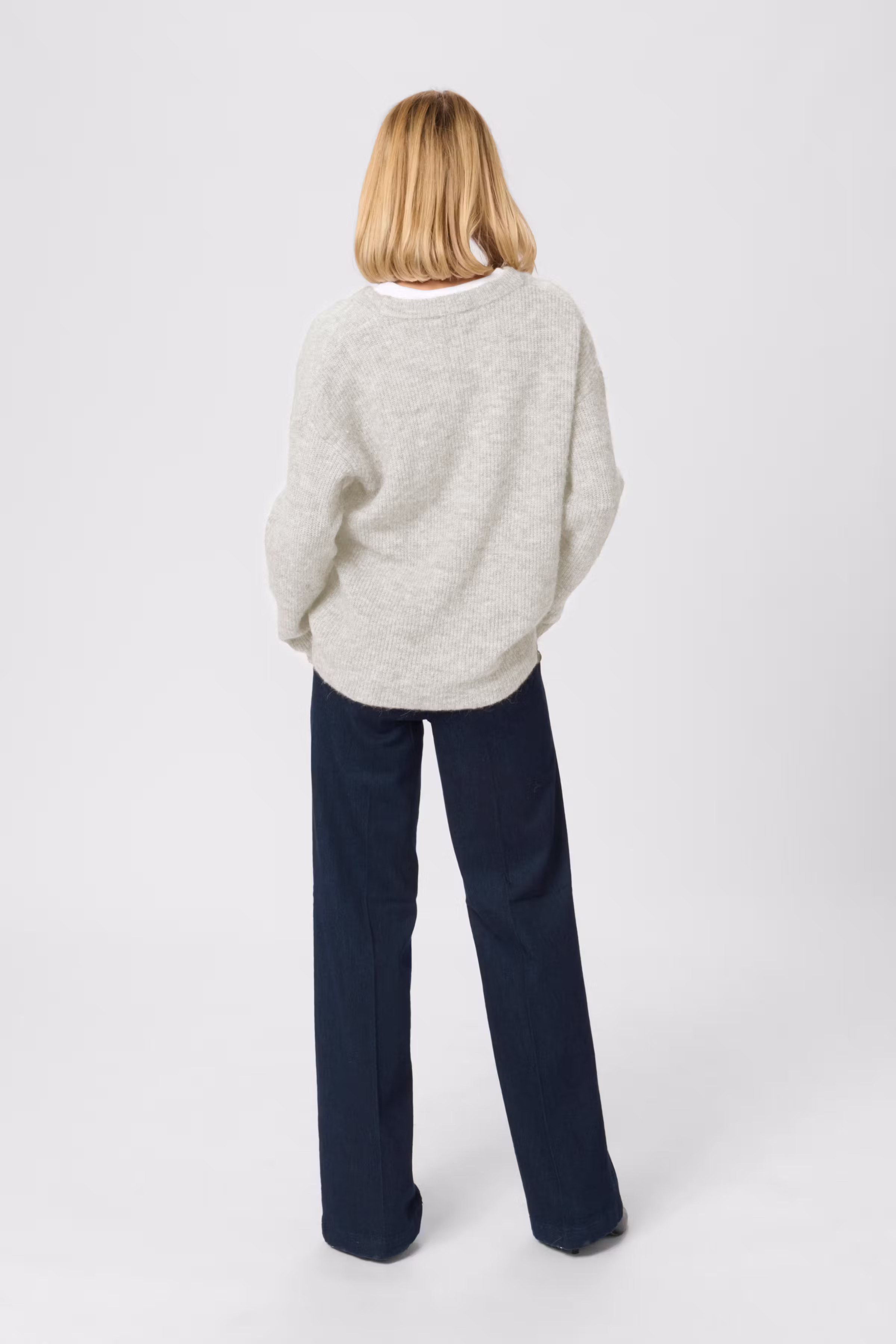 05 THE KNIT PULLOVER LOOKBOOK BACK 10703603-100378