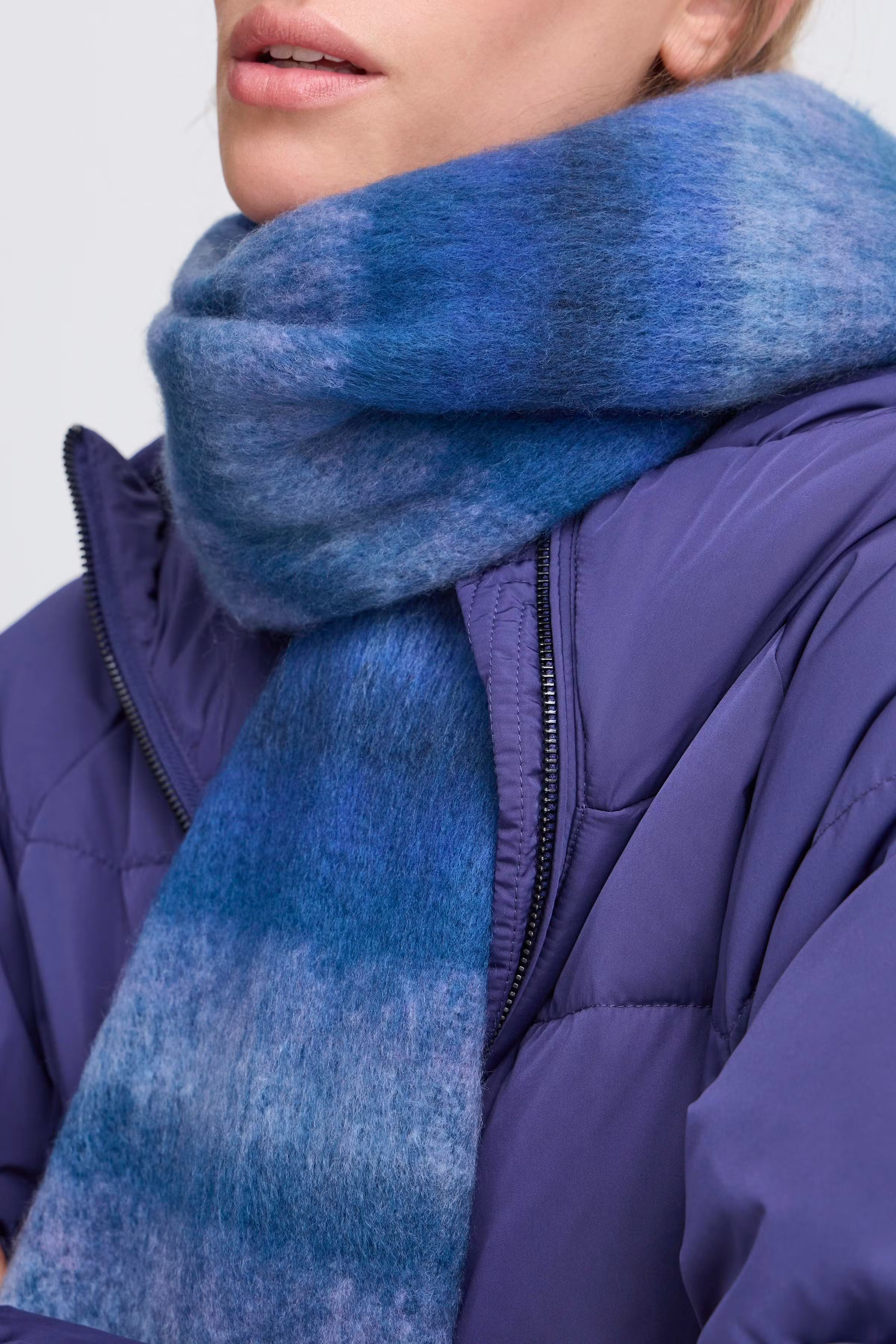 IALORNI Sjaal LOOKBOOK FRONT 20124414-193925