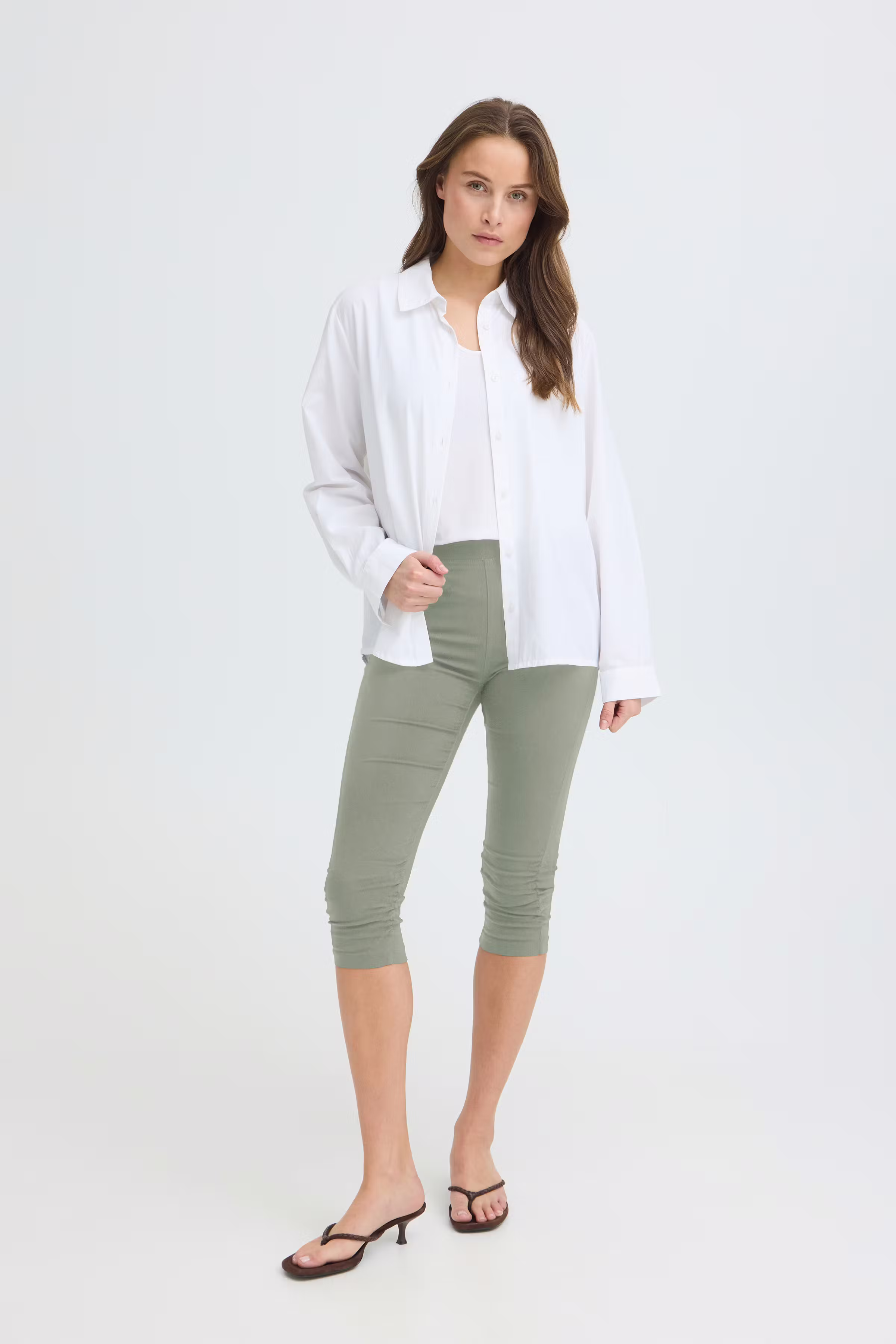 BYKEIRA Capribyxor LOOKBOOK FRONT 20805611-176212