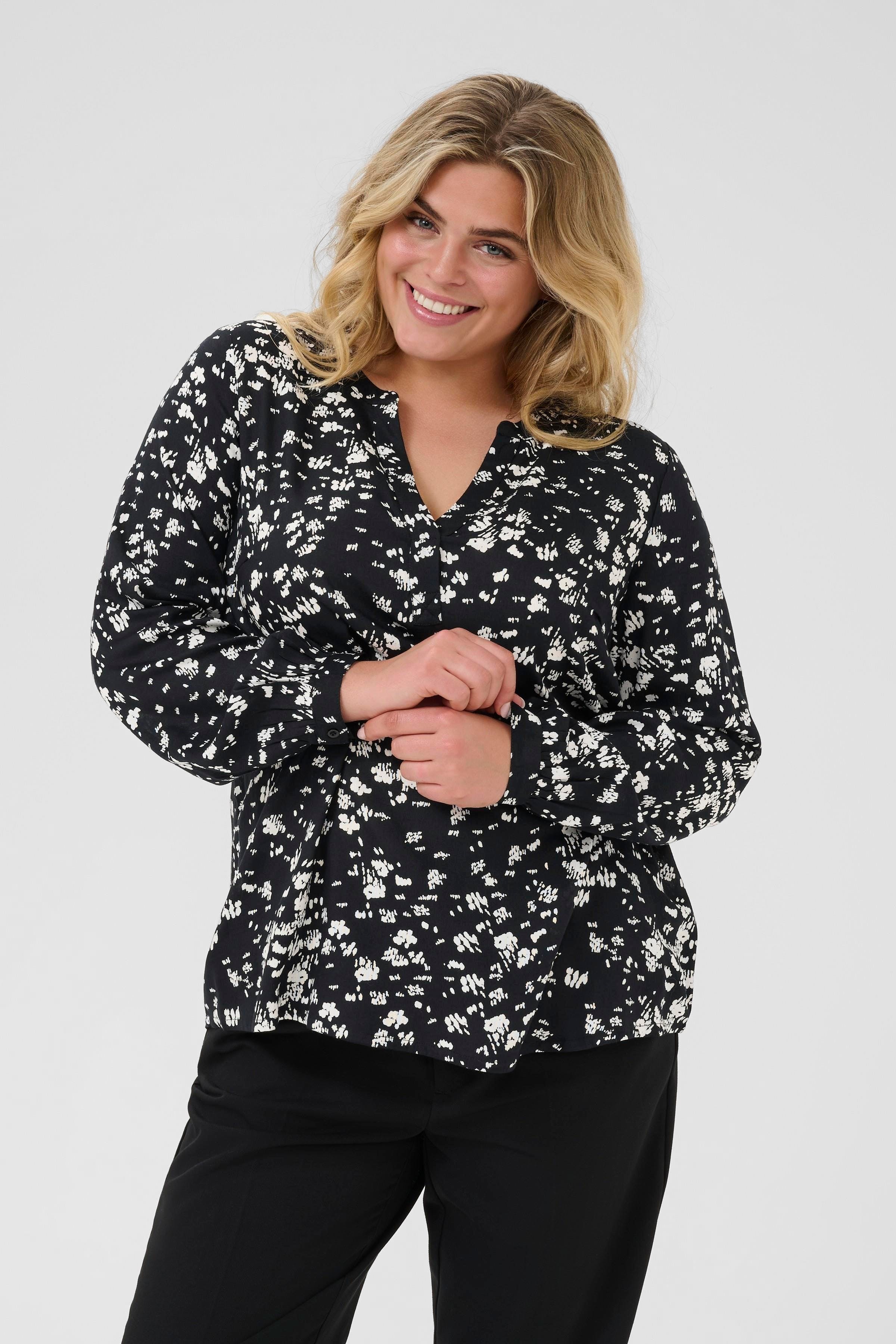 KCbella Blouse LOOKBOOK FRONT 10582486-107908