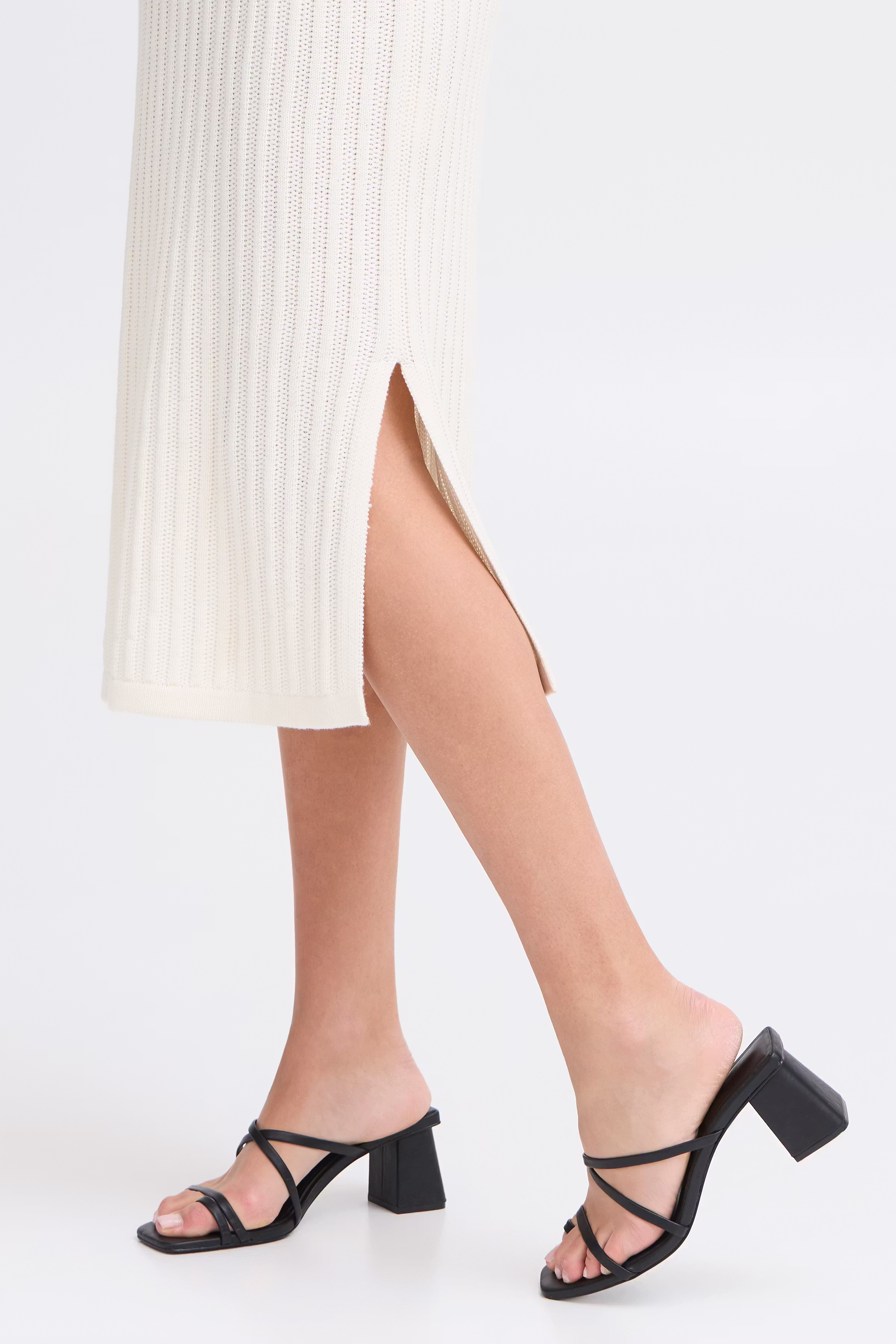 FROFELINA Kleid LOOKBOOK DETAIL 20615698-110701