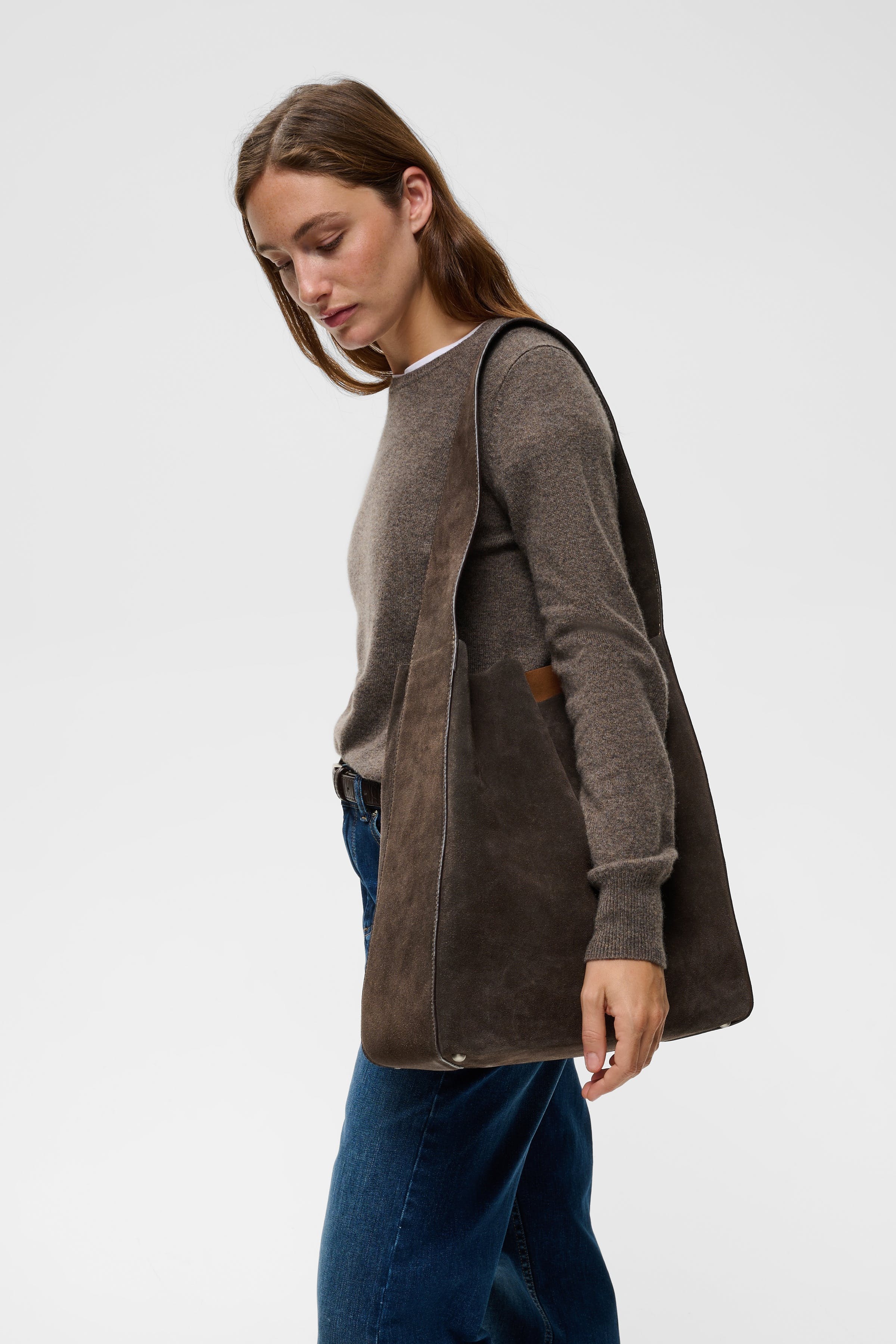 AVIKAIW SUEDE Tasche LOOKBOOK FRONT 30112467-191109