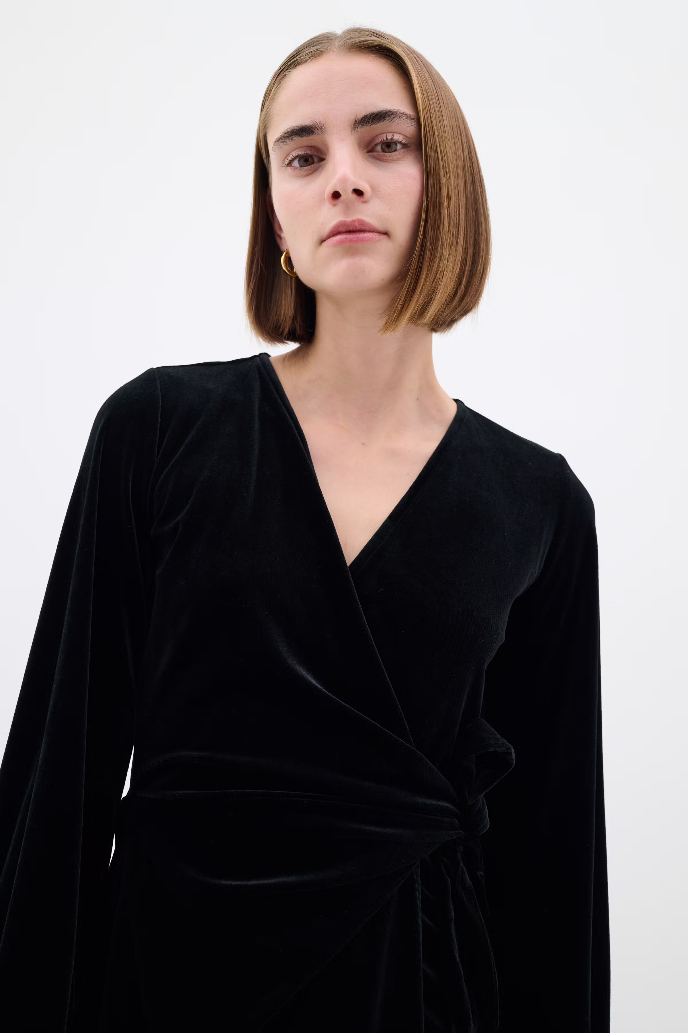 BrynnIW Goriel velours Wrap Kleid LOOKBOOK DETAIL 30110083-194008