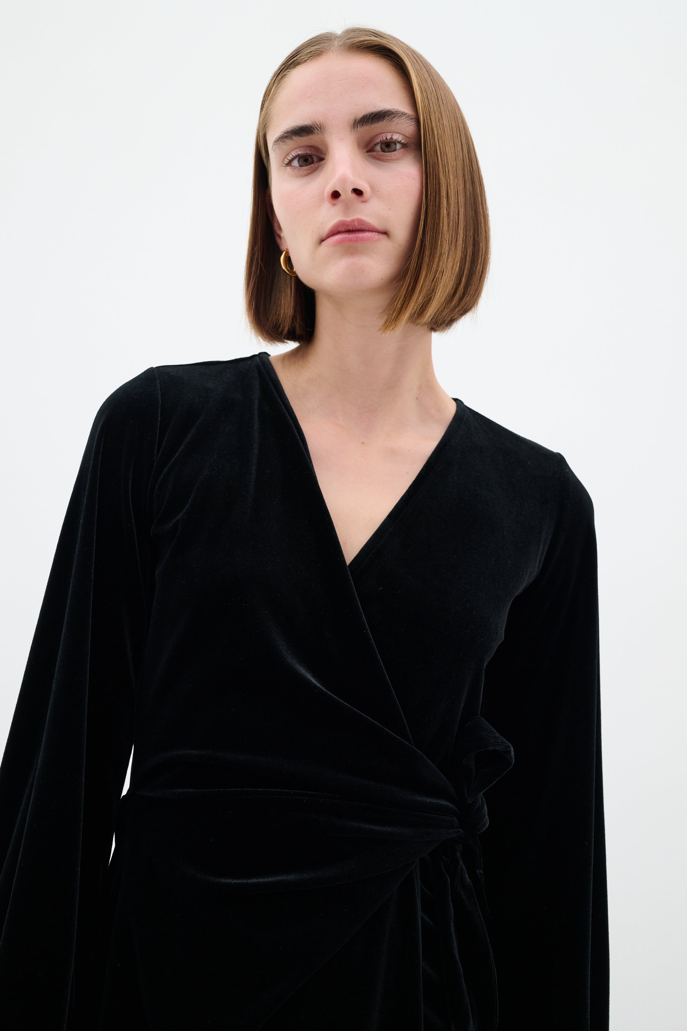 BrynnIW Goriel velour Wrap Klänning LOOKBOOK DETAIL 30110083-194008